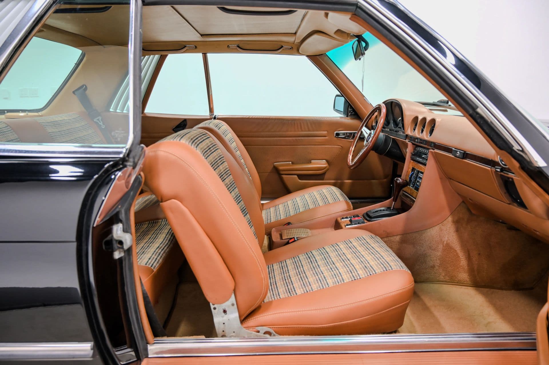 1979 Mercedes SLC - thumbnail 37