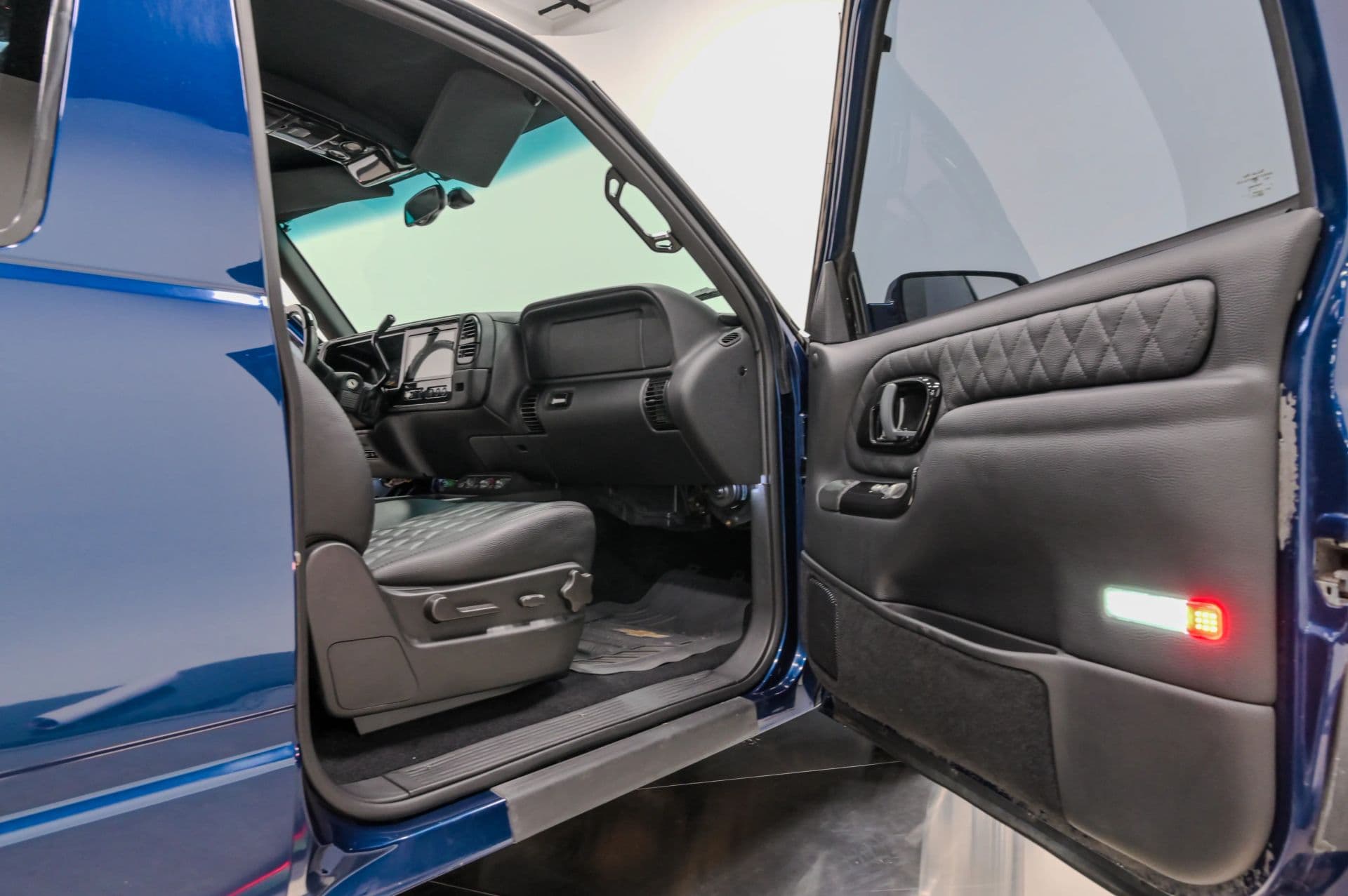 1997 Chevrolet Tahoe Sport Utility 2D - thumbnail 28