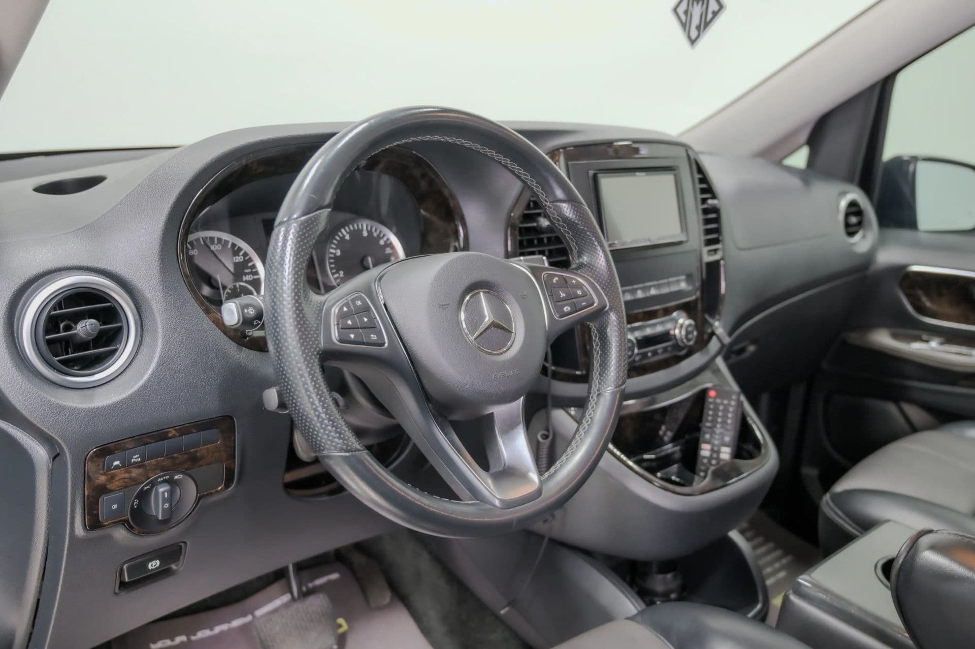 2018 Mercedes-Benz Metris Passenger Van 4D - thumbnail 38