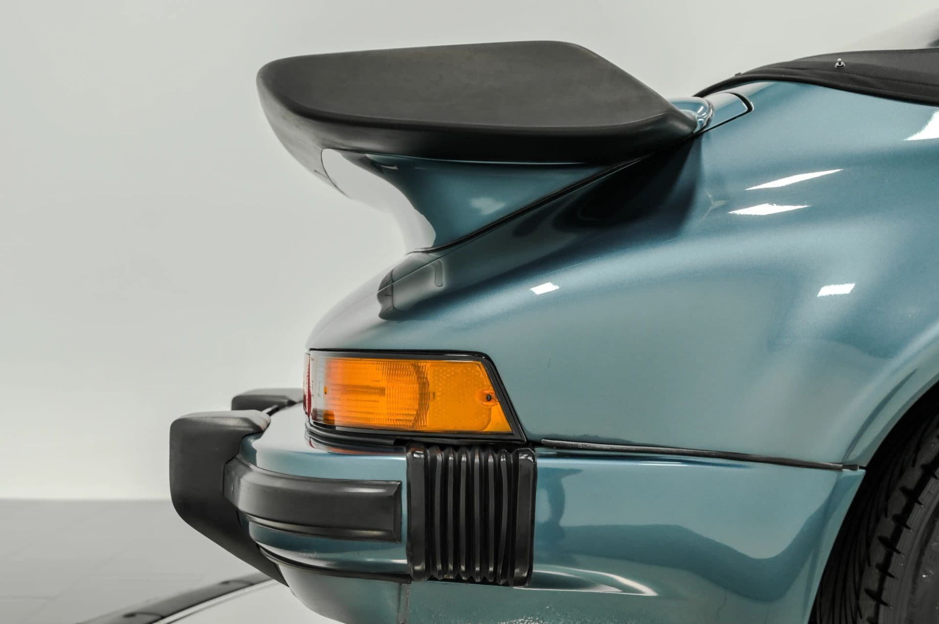 1987 Porsche 911 2D Cabriolet - thumbnail 30