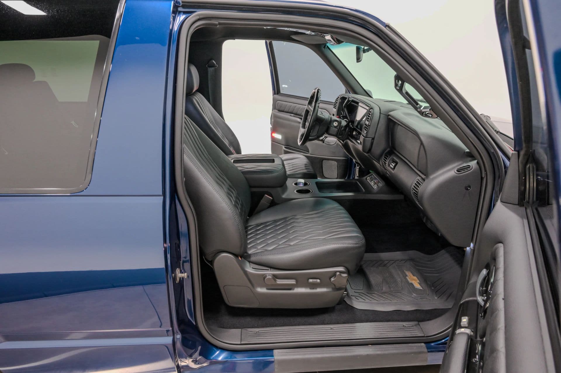 1997 Chevrolet Tahoe Sport Utility 2D - thumbnail 29