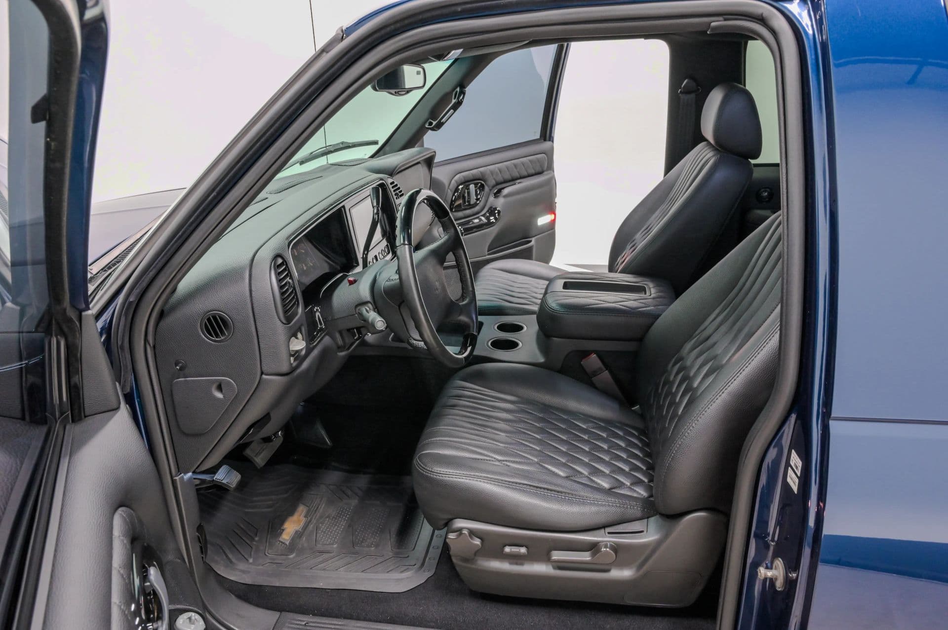 1997 Chevrolet Tahoe Sport Utility 2D - thumbnail 32