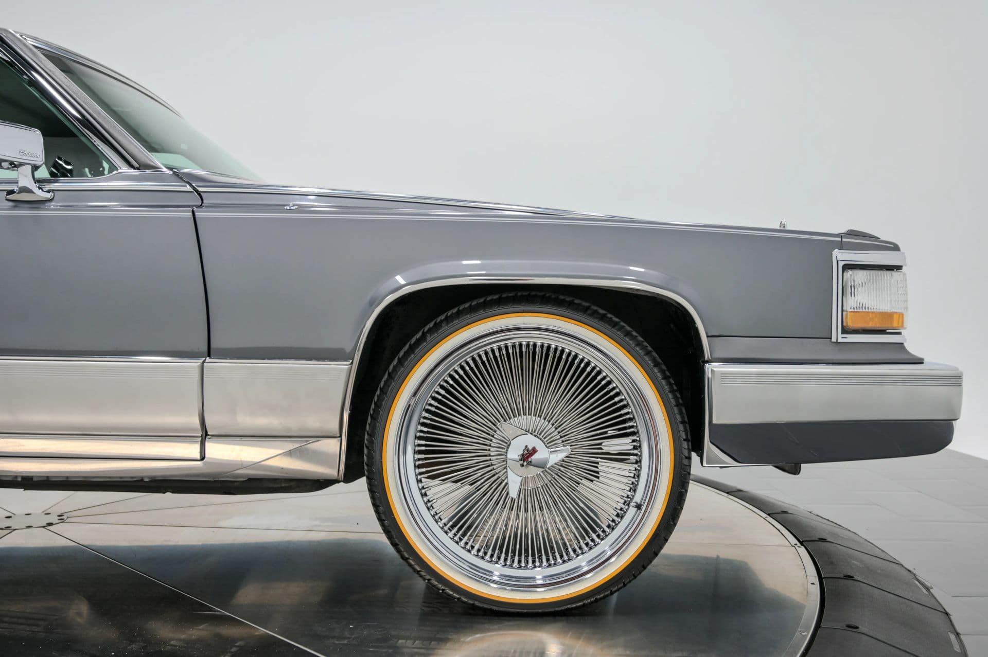 1991 Cadillac Brougham 4D Sedan RWD - thumbnail 25