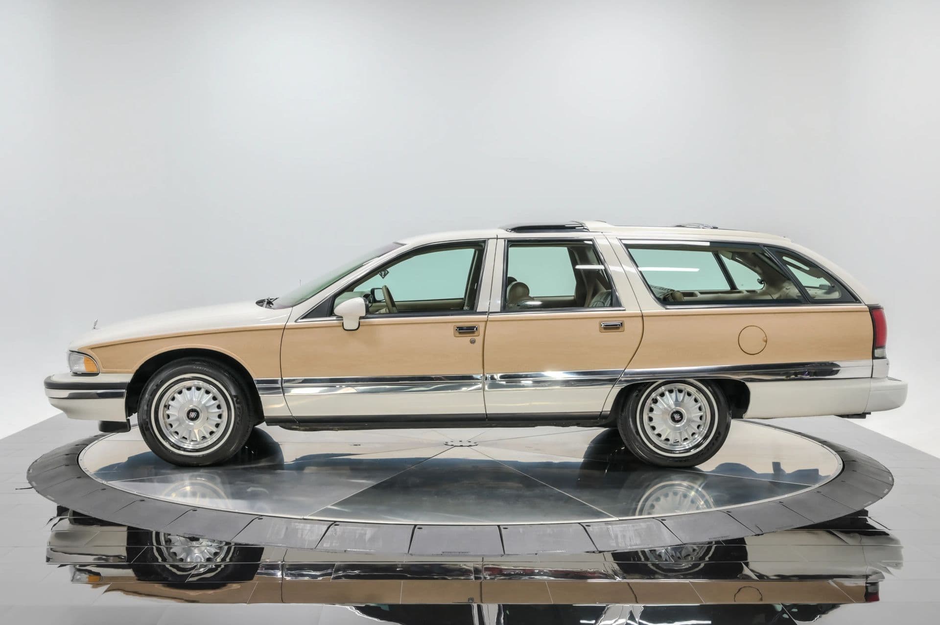 1993 Buick Roadmaster Estate Wagon 4D - thumbnail 3