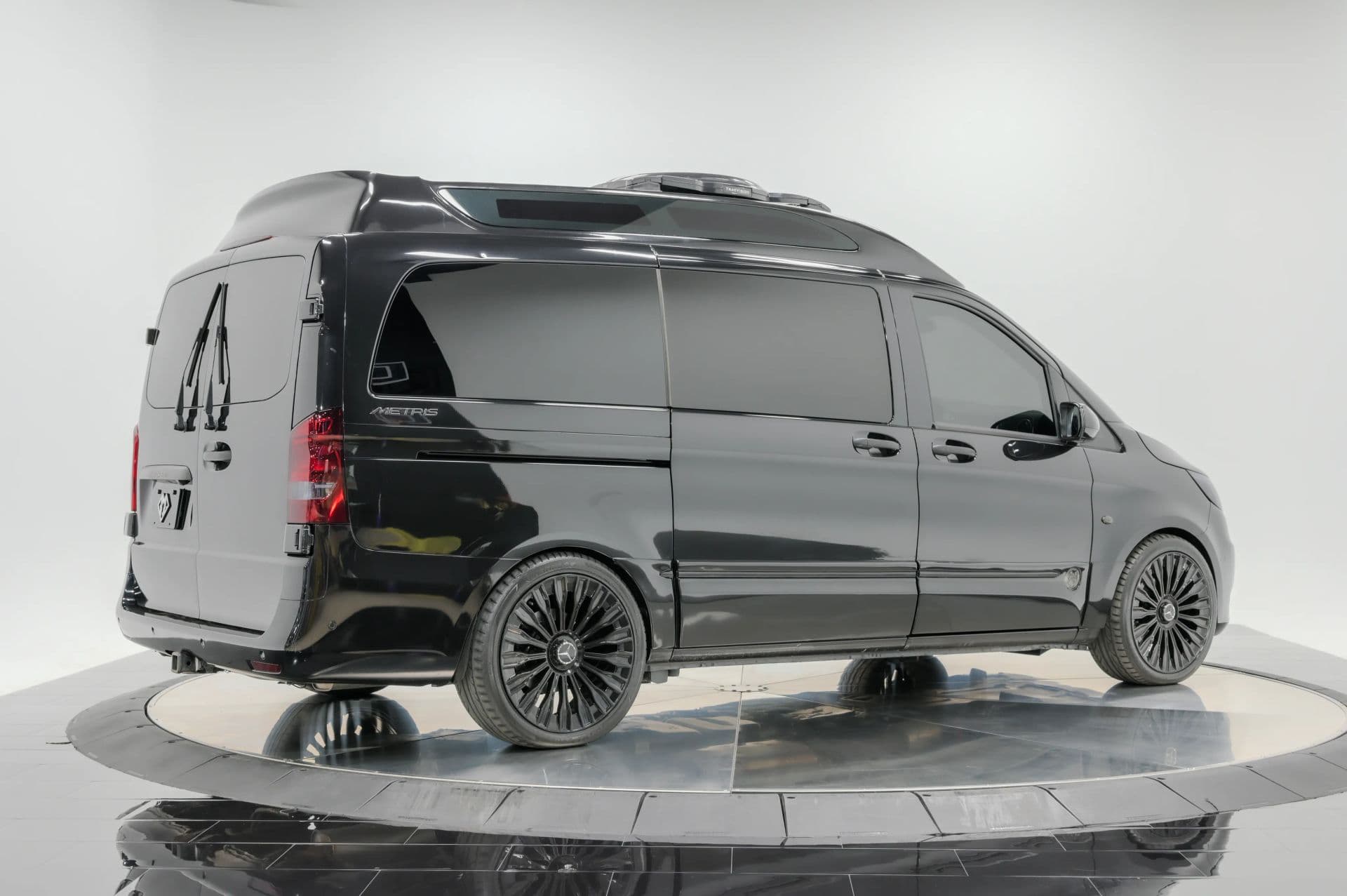 2018 Mercedes-Benz Metris Passenger Van 4D - thumbnail 8
