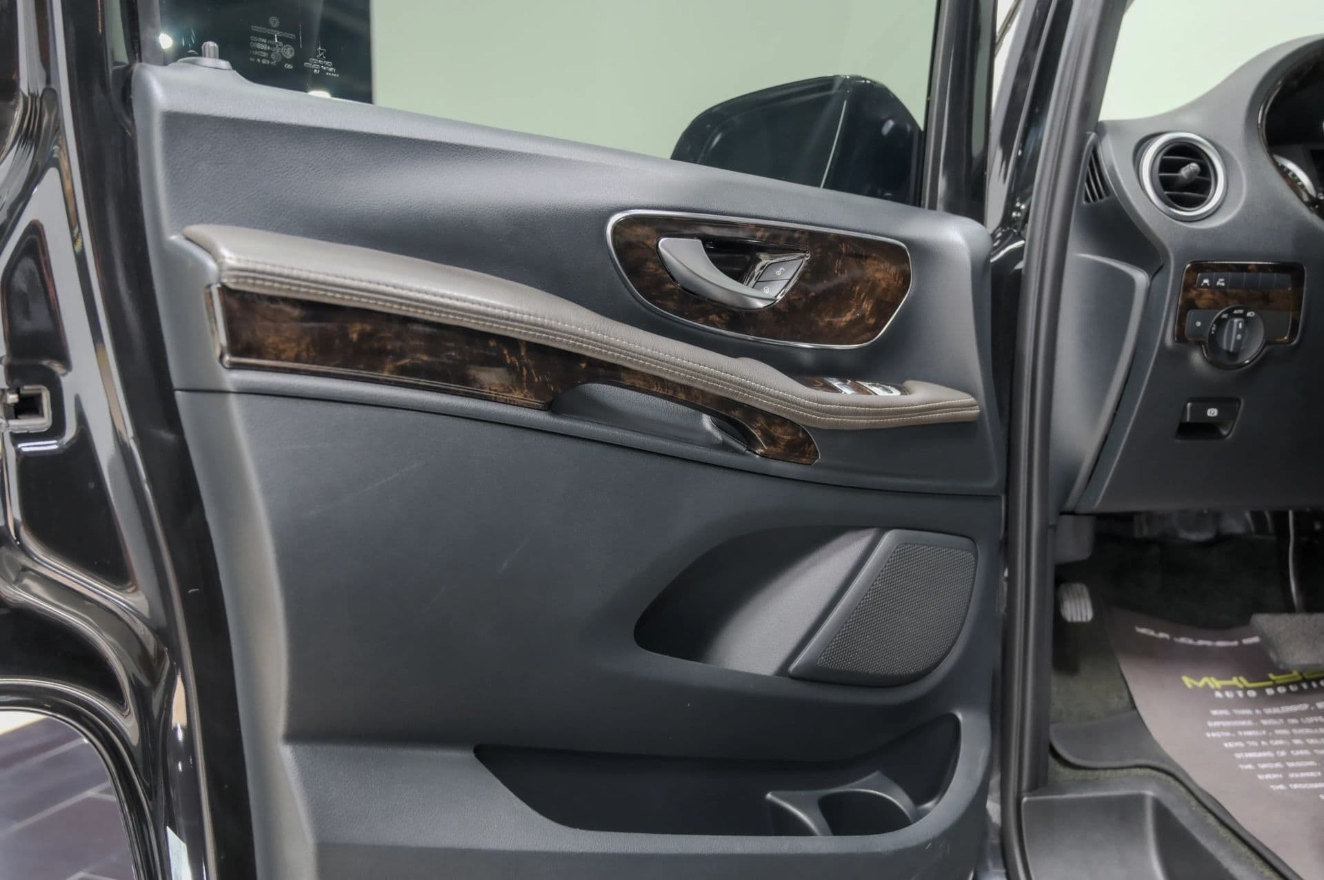 2018 Mercedes-Benz Metris Passenger Van 4D - thumbnail 36