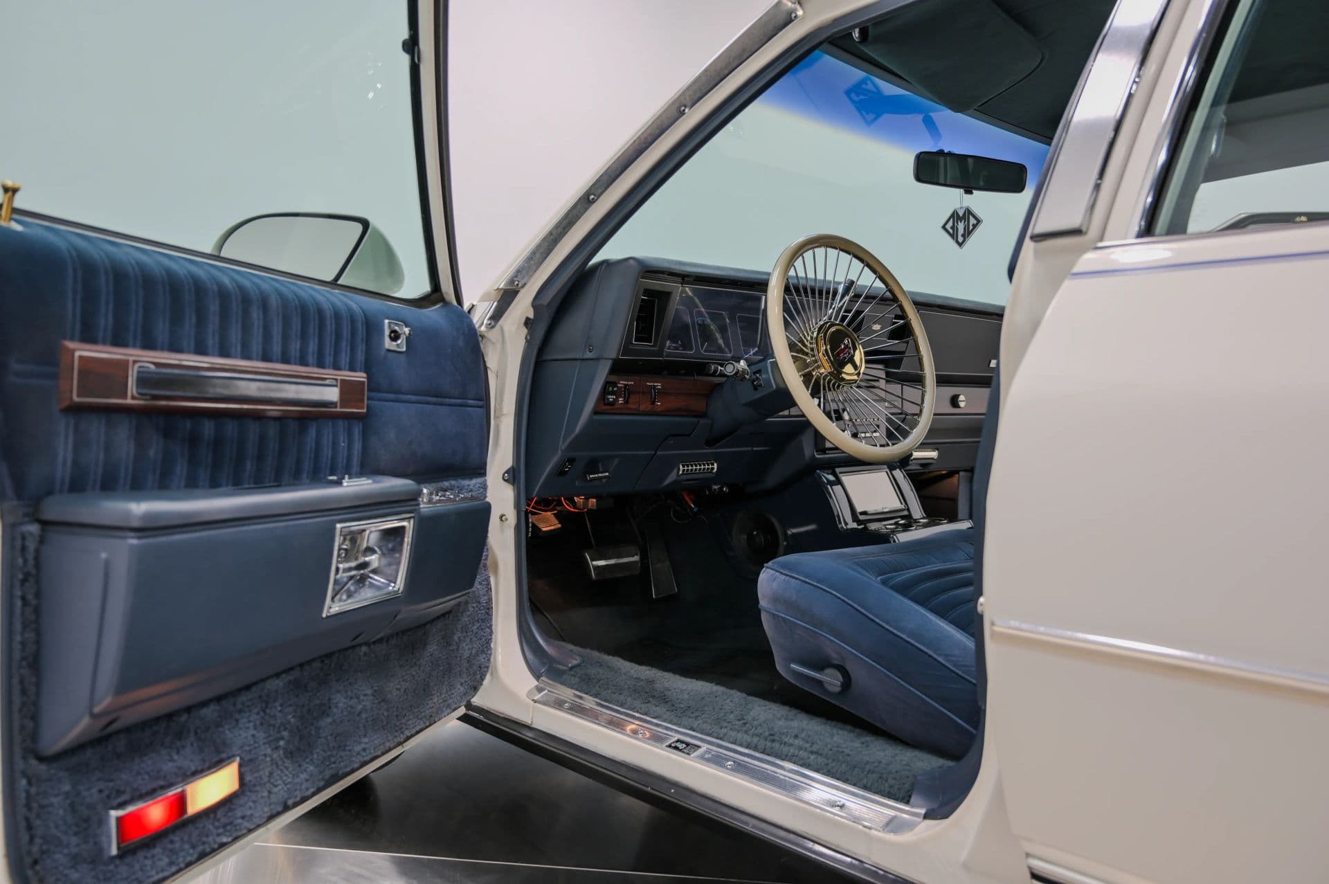 1989 Chevrolet Caprice Classic Brougham 4D Sedan - thumbnail 27