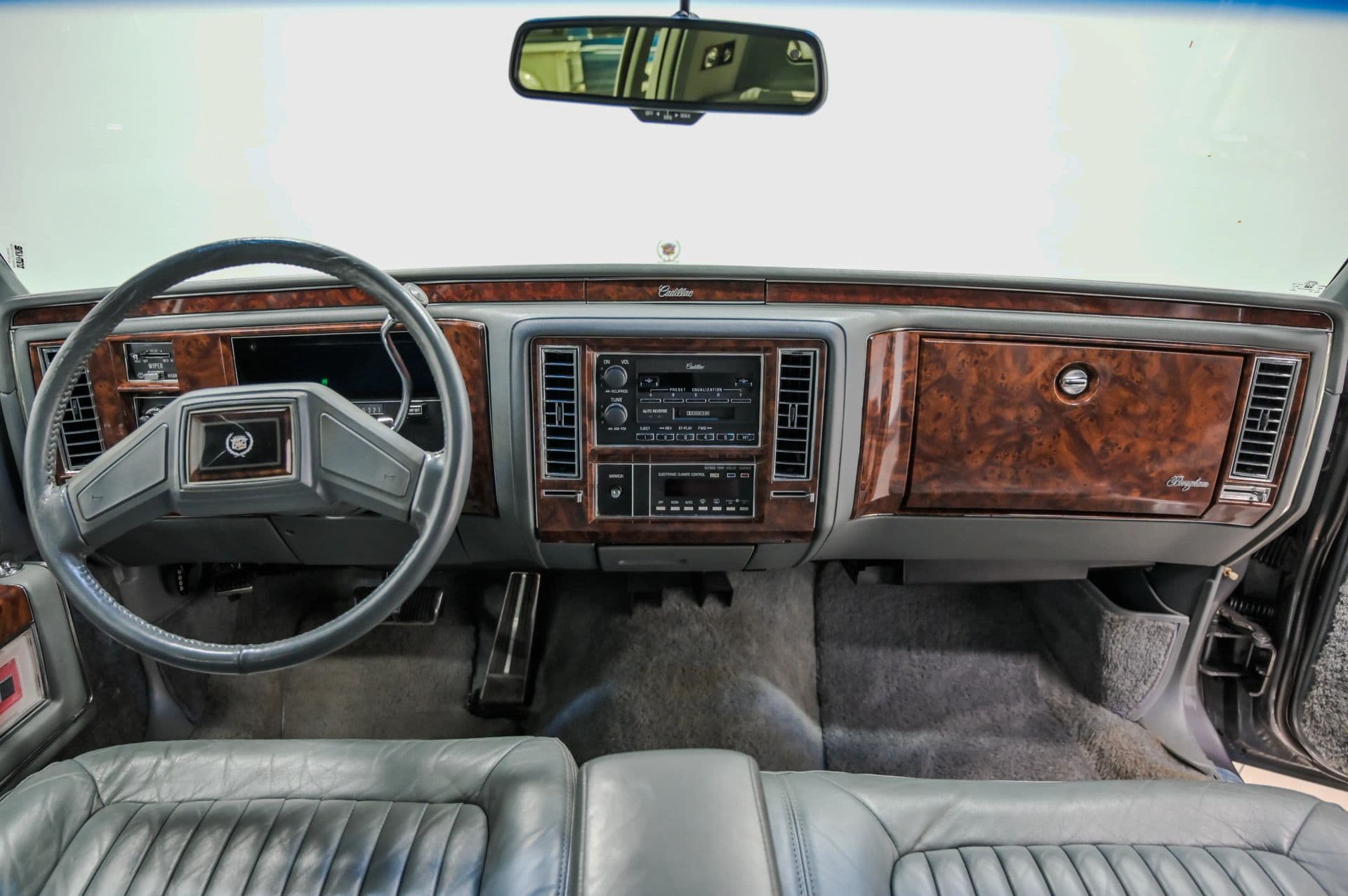1991 Cadillac Brougham 4D Sedan RWD - thumbnail 38