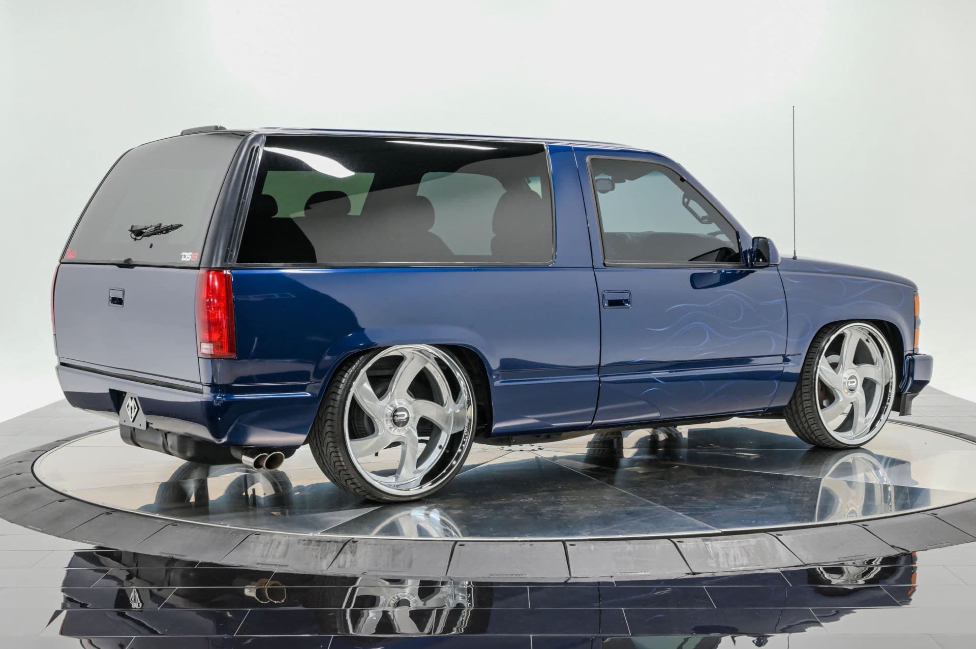 1997 Chevrolet Tahoe Sport Utility 2D - thumbnail 9