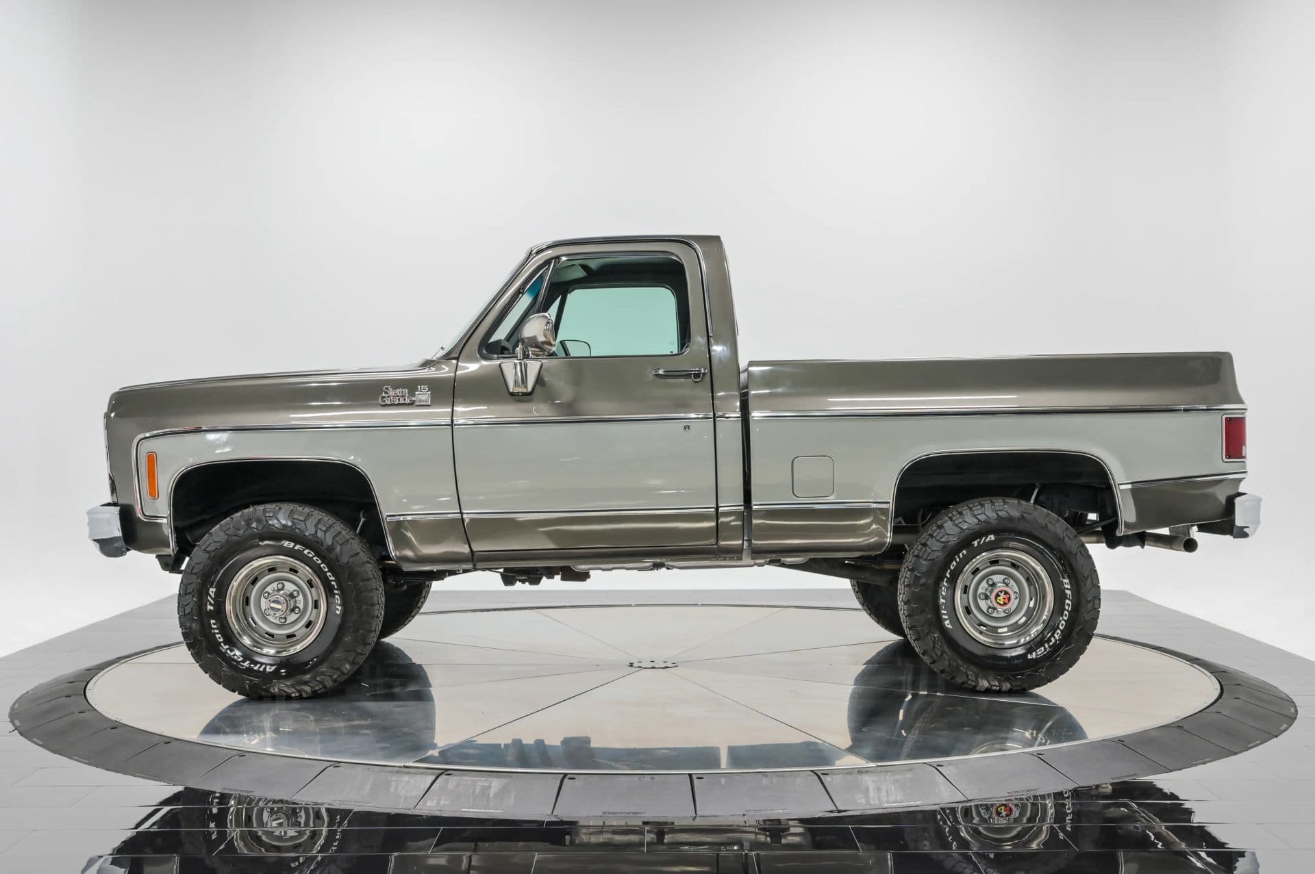 1979 GMC Sierra Grande Pick Up - thumbnail 3
