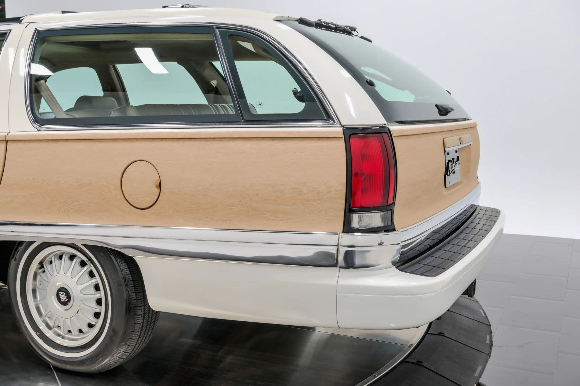 1993 Buick Roadmaster Estate Wagon 4D - thumbnail 20