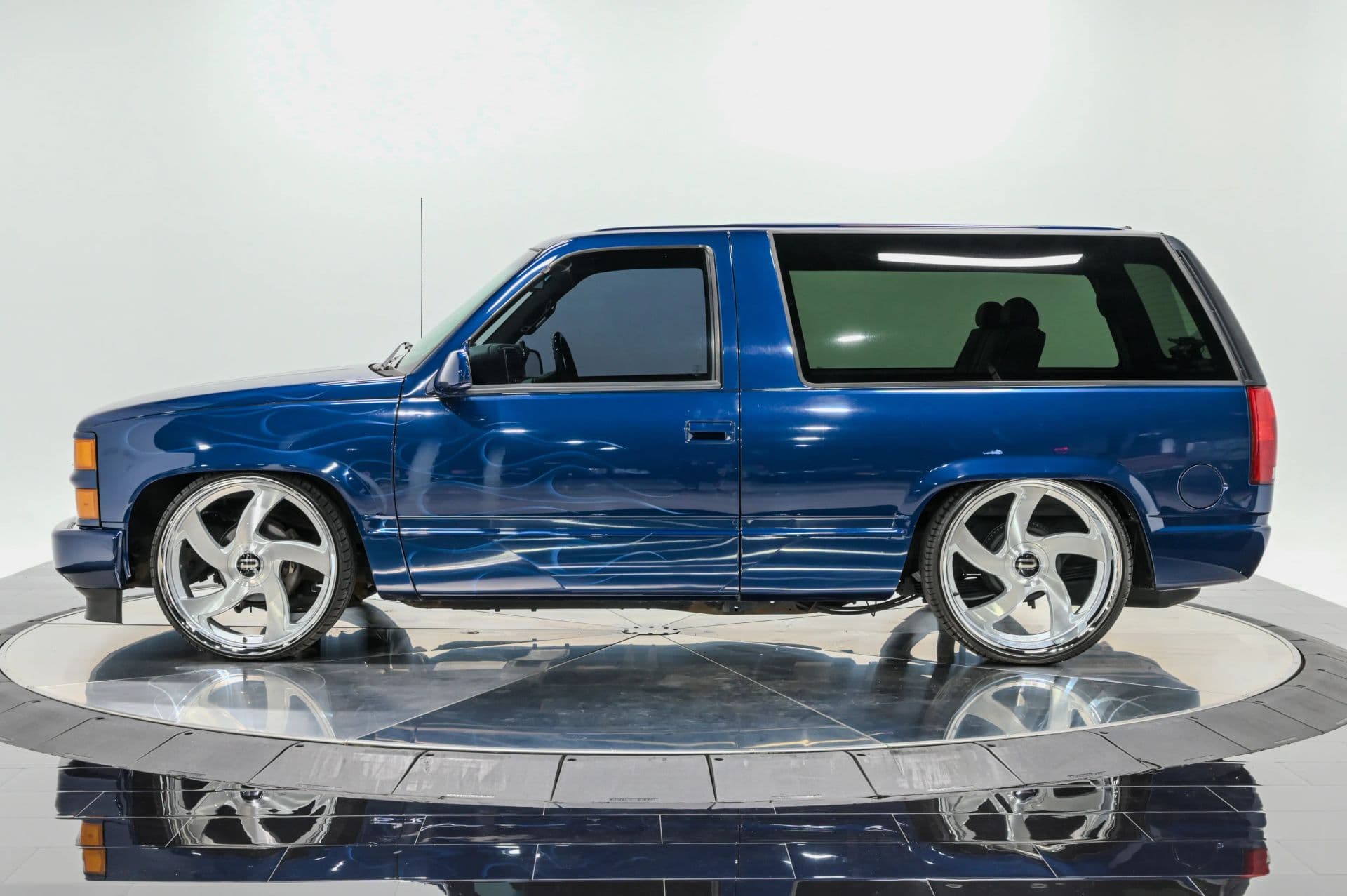 1997 Chevrolet Tahoe Sport Utility 2D - thumbnail 4