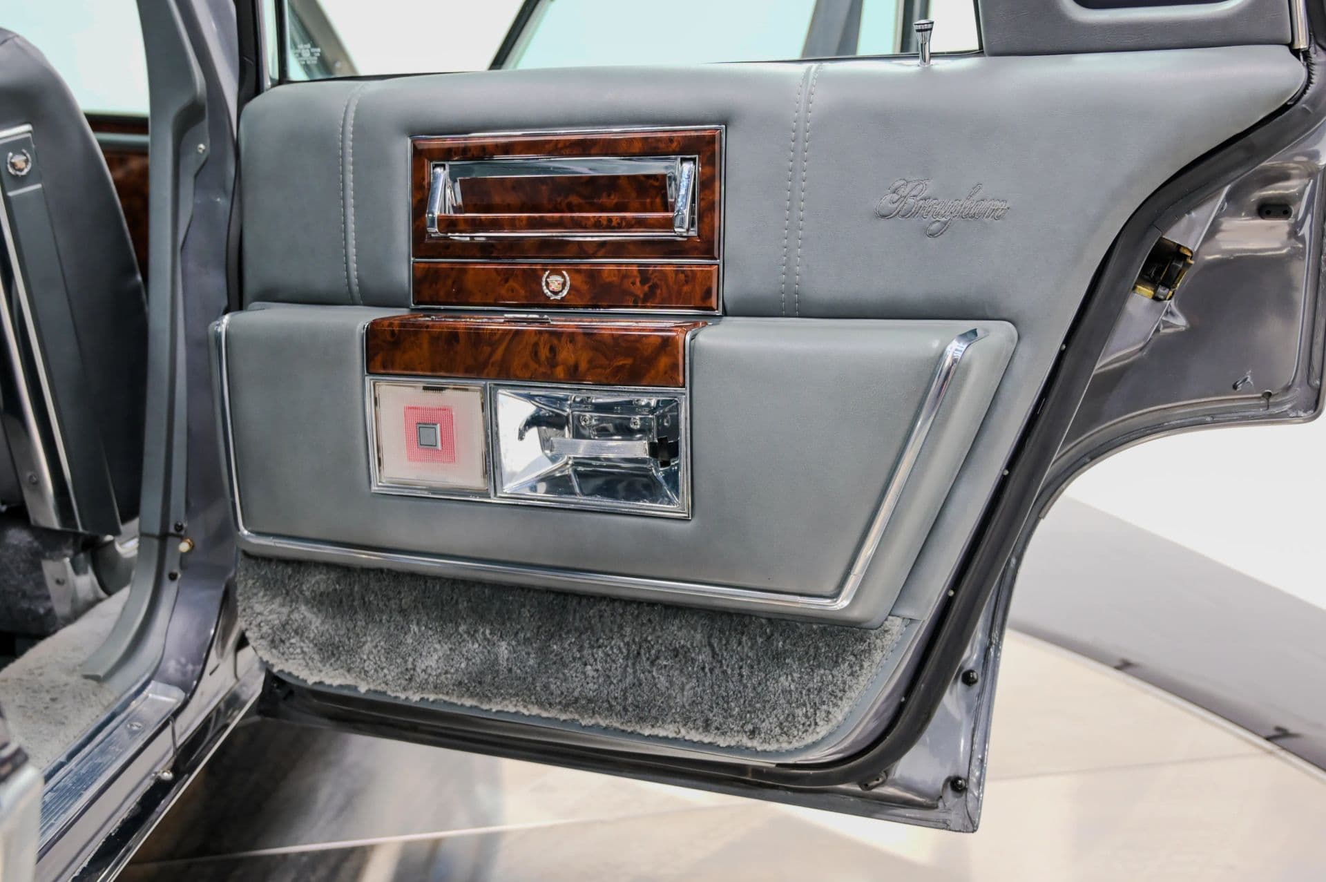 1991 Cadillac Brougham 4D Sedan RWD - thumbnail 40