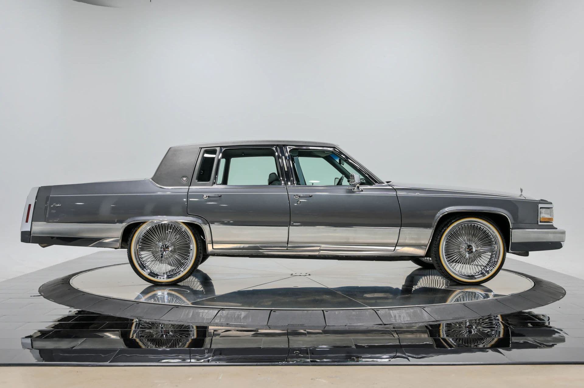 1991 Cadillac Brougham 4D Sedan RWD - thumbnail 9