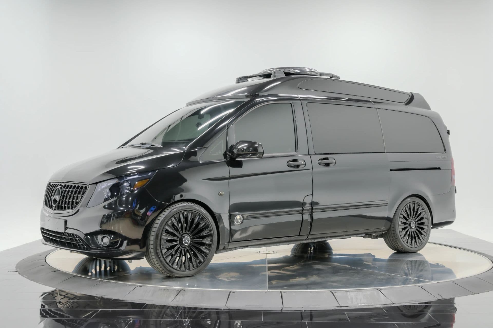 2018 Mercedes-Benz Metris Passenger Van 4D - thumbnail 2