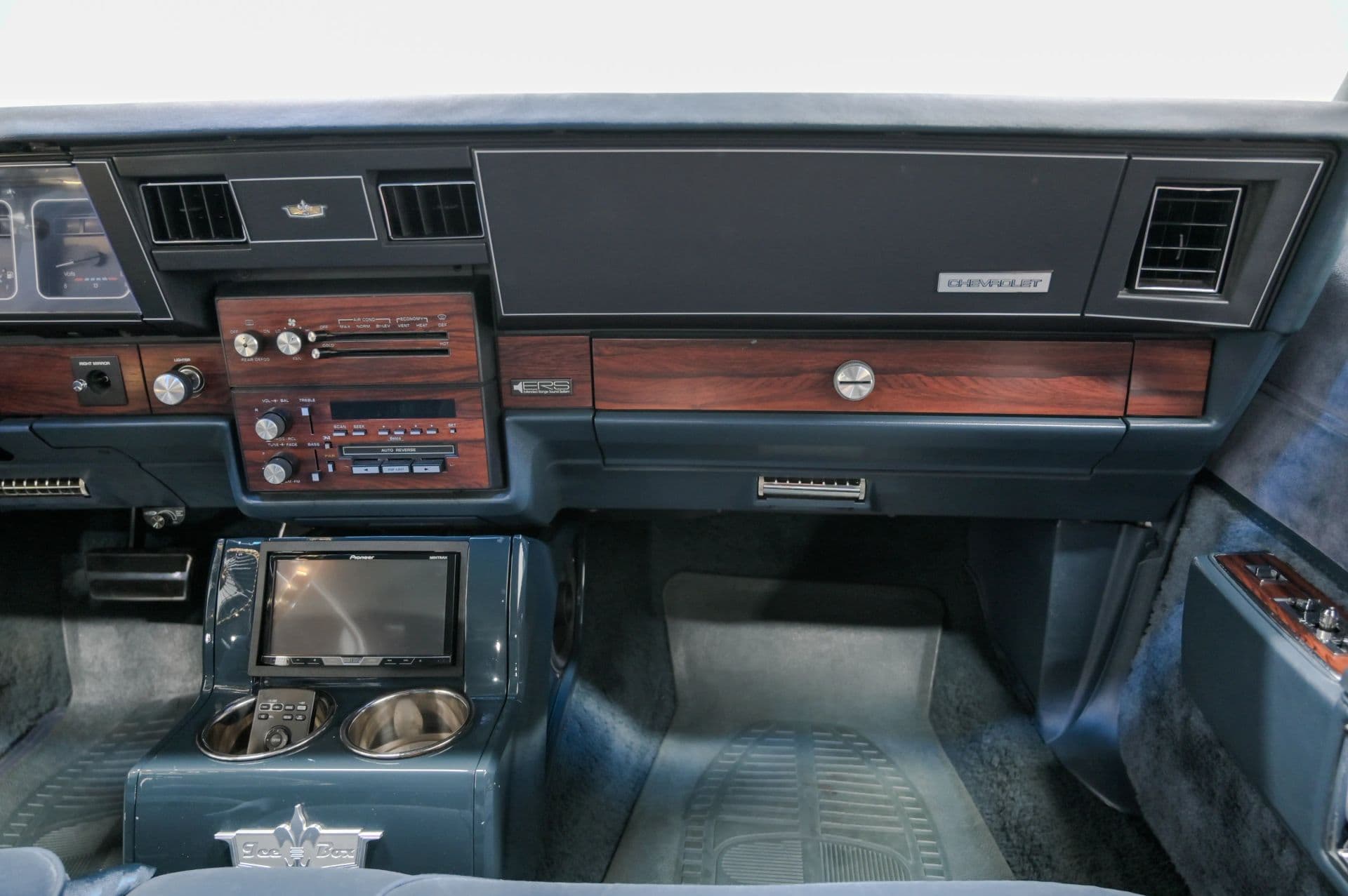 1989 Chevrolet Caprice Classic Brougham 4D Sedan - thumbnail 38