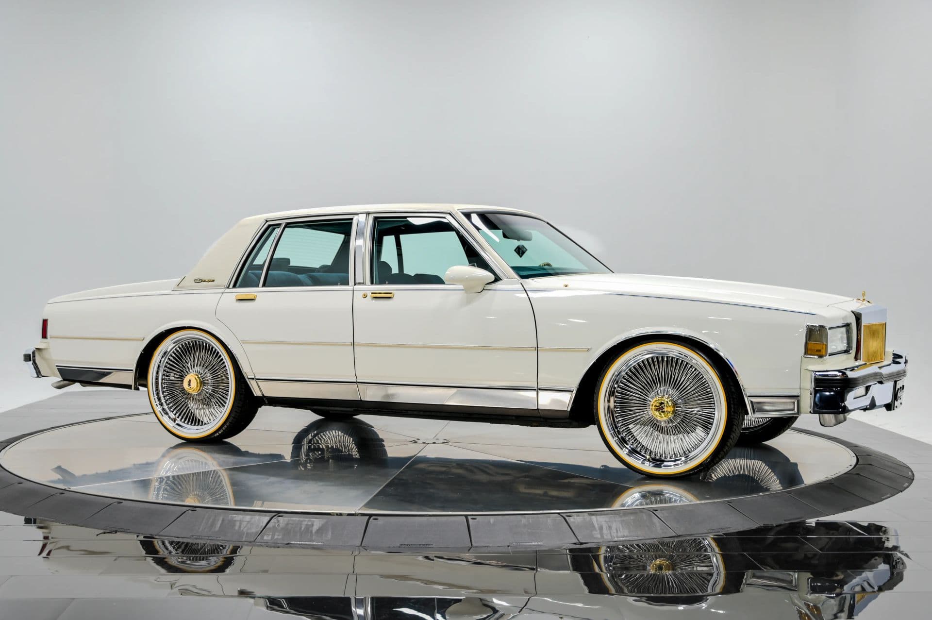 1989 Chevrolet Caprice Classic Brougham 4D Sedan - thumbnail 9