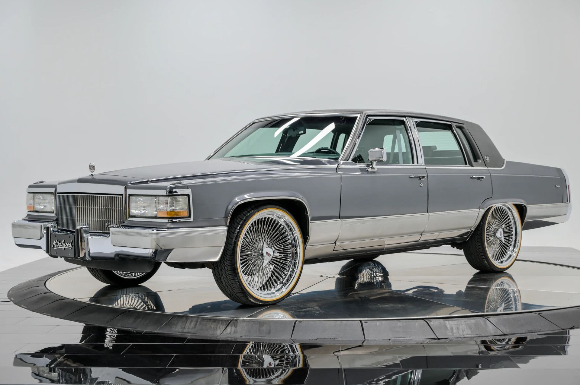 1991 Cadillac Brougham 4D Sedan RWD - thumbnail 2