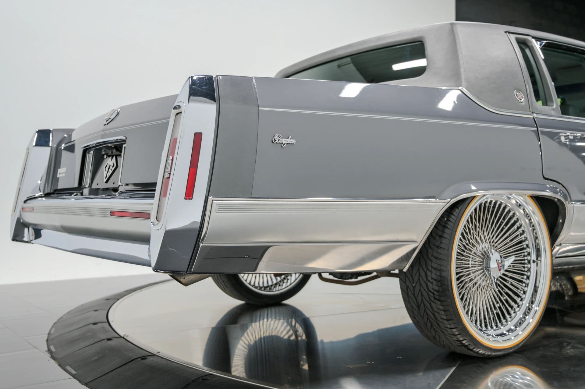 1991 Cadillac Brougham 4D Sedan RWD - thumbnail 23