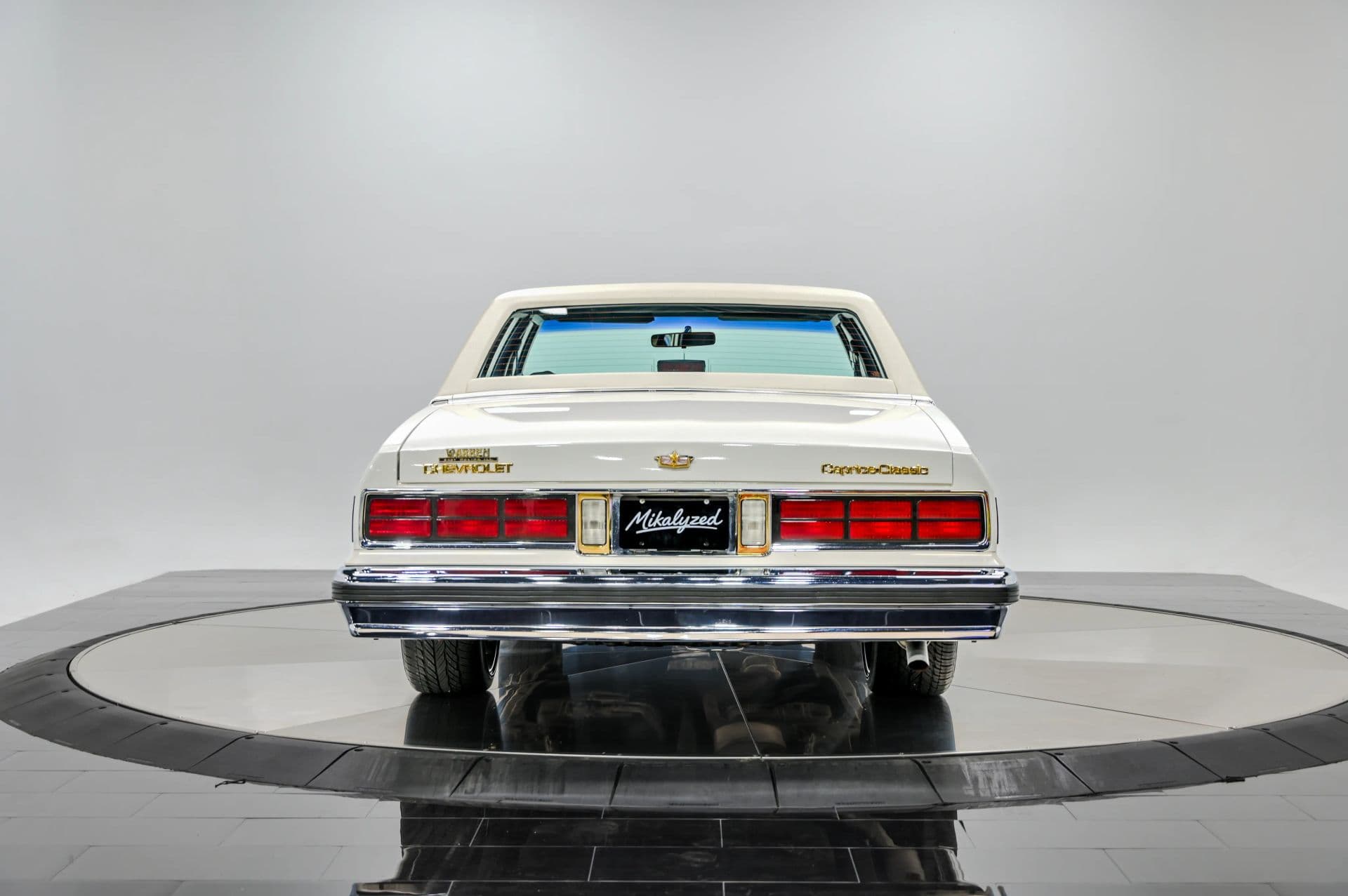 1989 Chevrolet Caprice Classic Brougham 4D Sedan - thumbnail 5