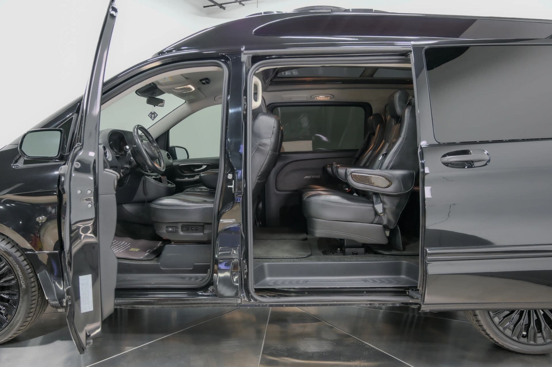 2018 Mercedes-Benz Metris Passenger Van 4D - thumbnail 40
