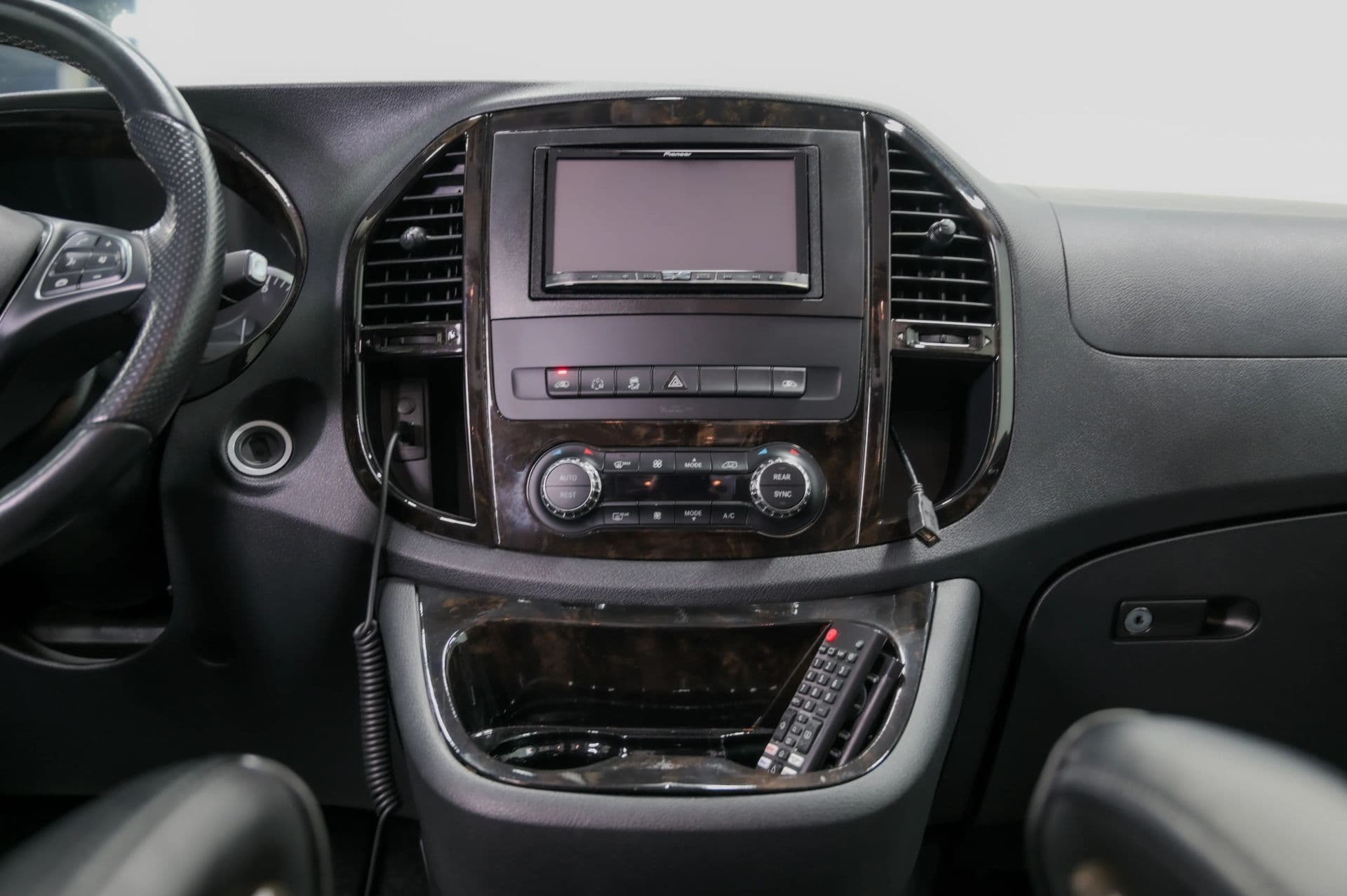 2018 Mercedes-Benz Metris Passenger Van 4D - thumbnail 34