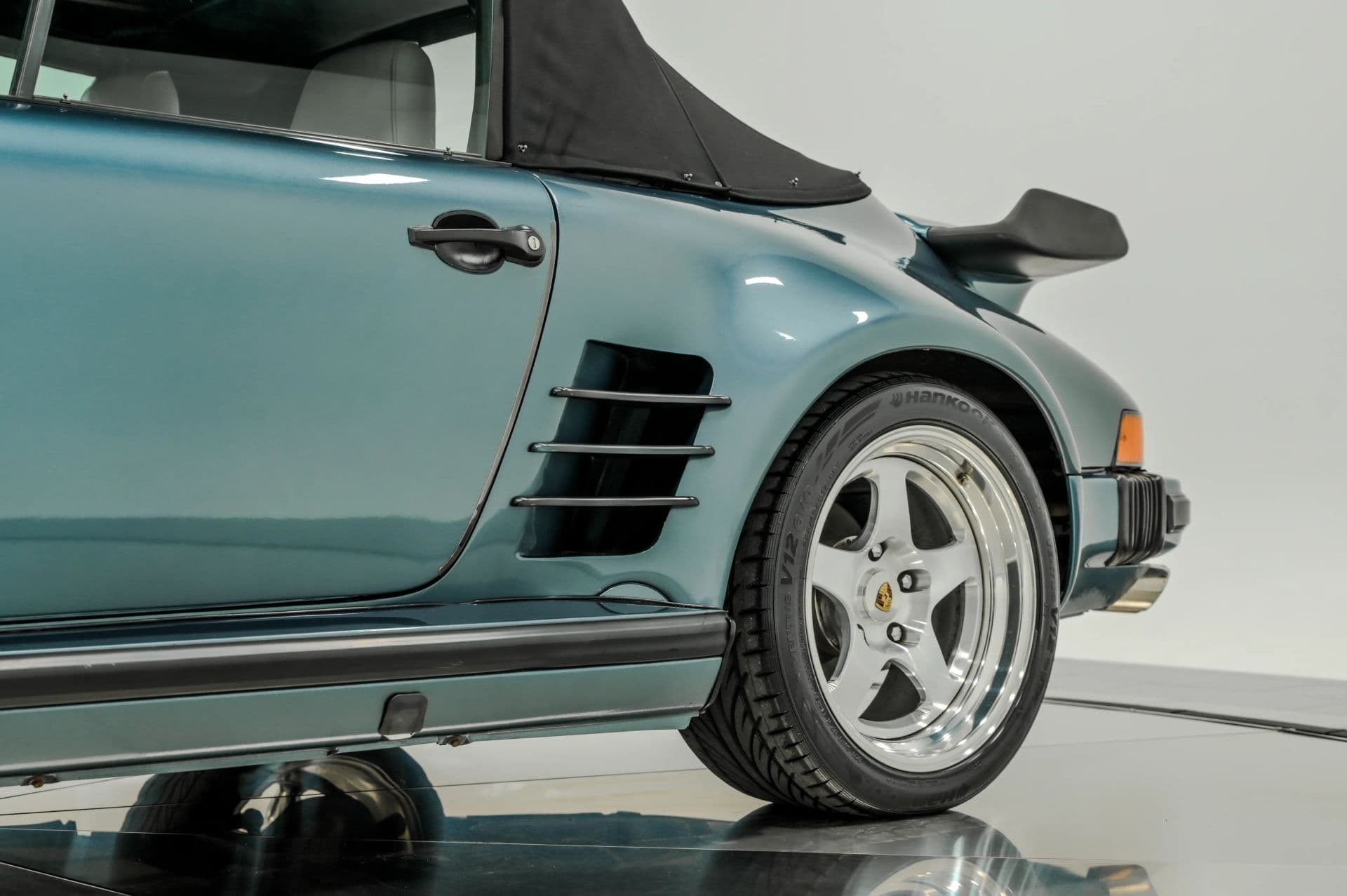 1987 Porsche 911 2D Cabriolet - thumbnail 23