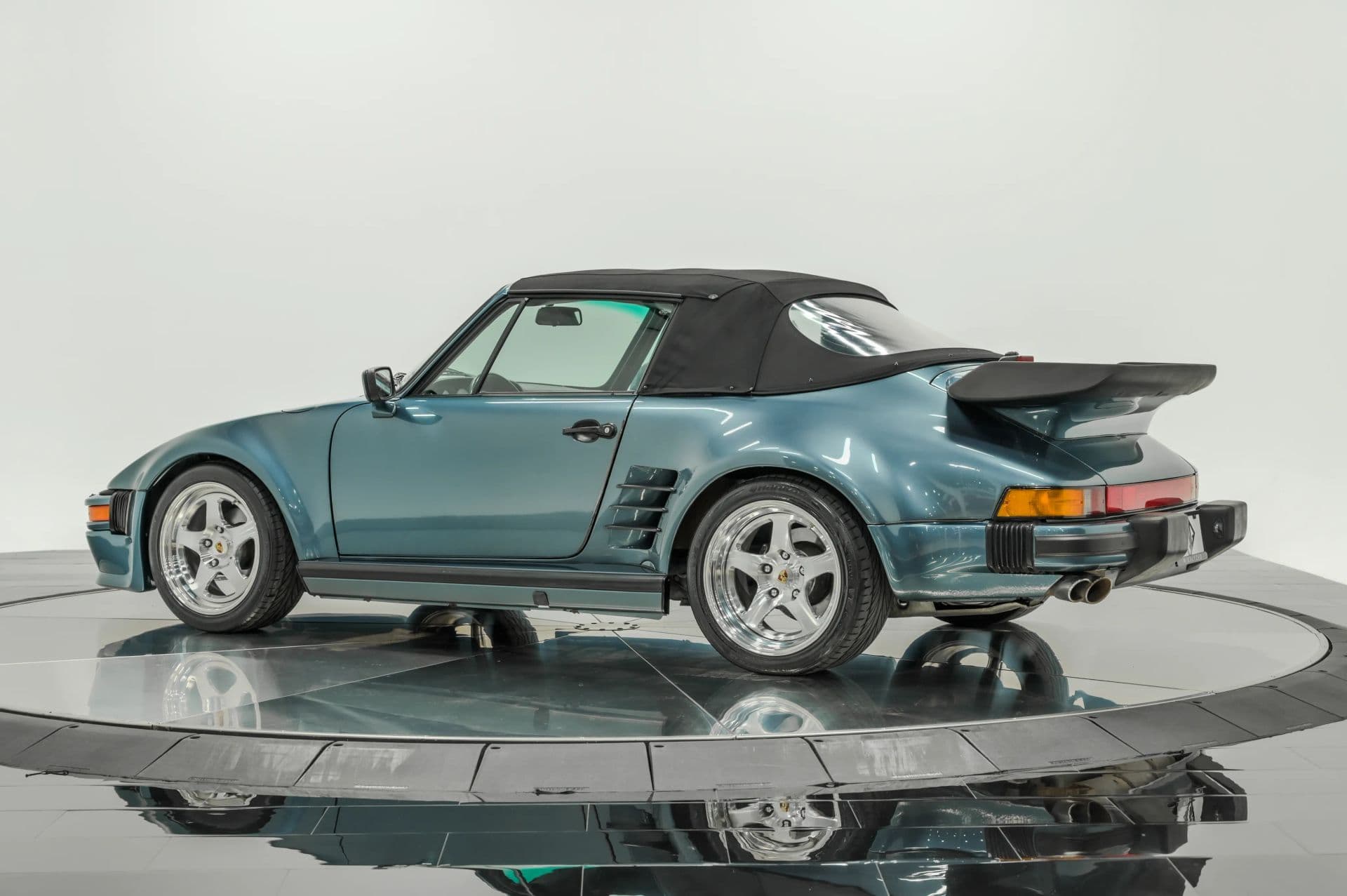 1987 Porsche 911 2D Cabriolet - thumbnail 3