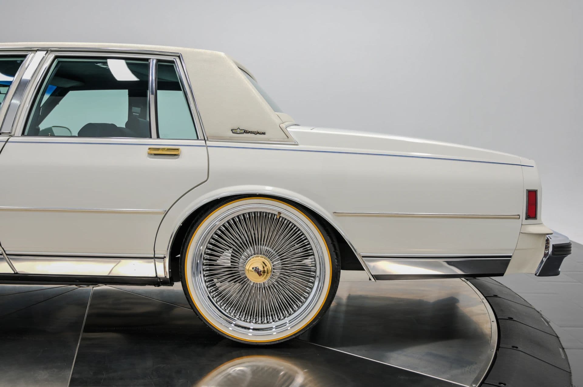 1989 Chevrolet Caprice Classic Brougham 4D Sedan - thumbnail 24