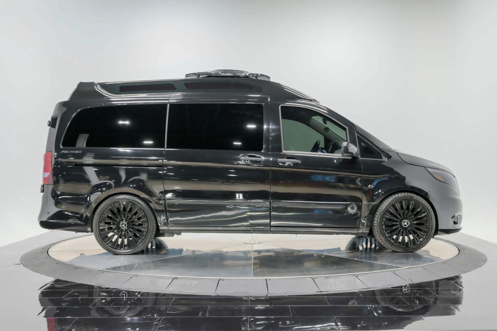 2018 Mercedes-Benz Metris Passenger Van 4D - thumbnail 9