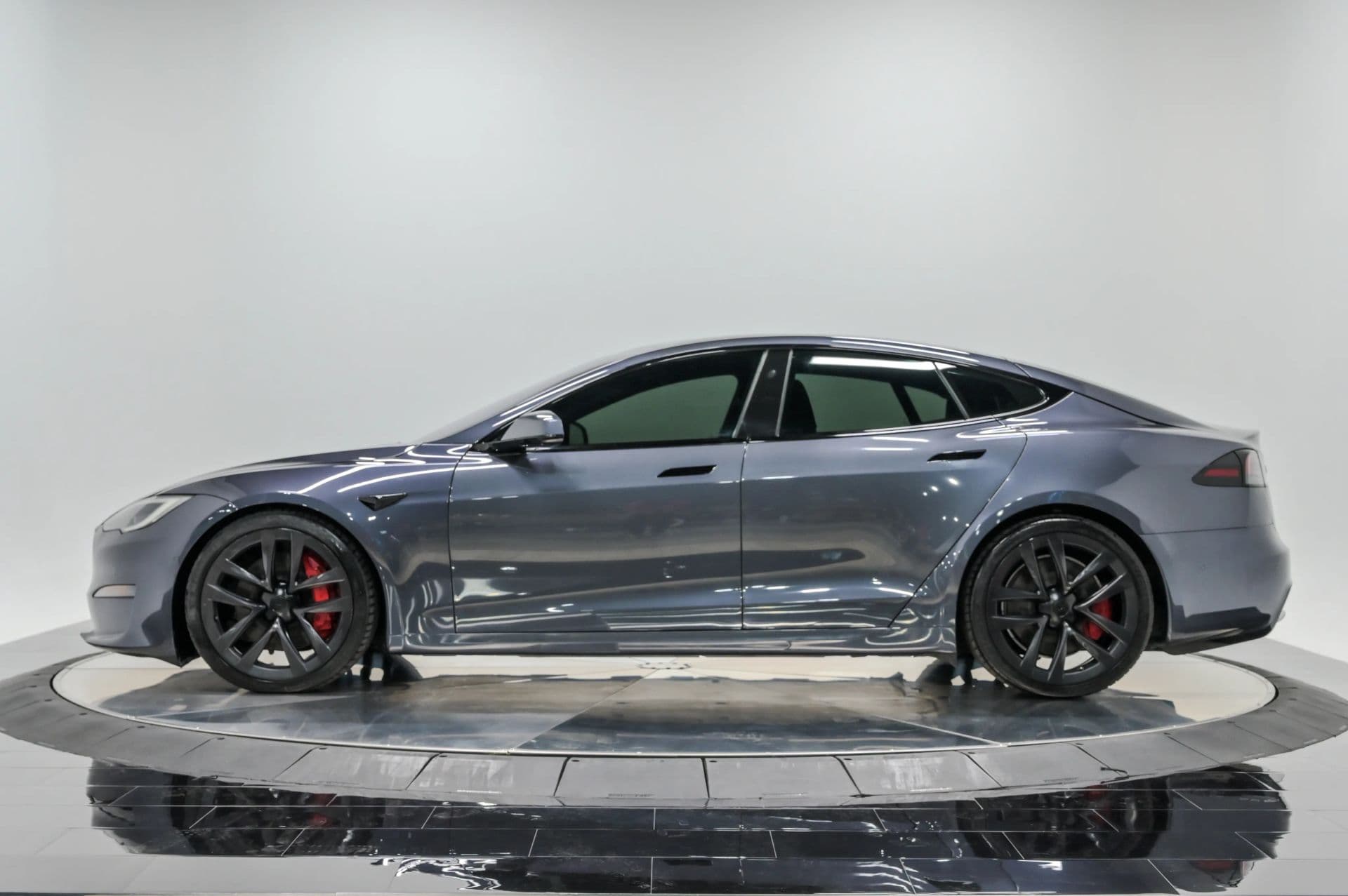2022 Tesla Model S Plaid Sedan 4D - thumbnail 3
