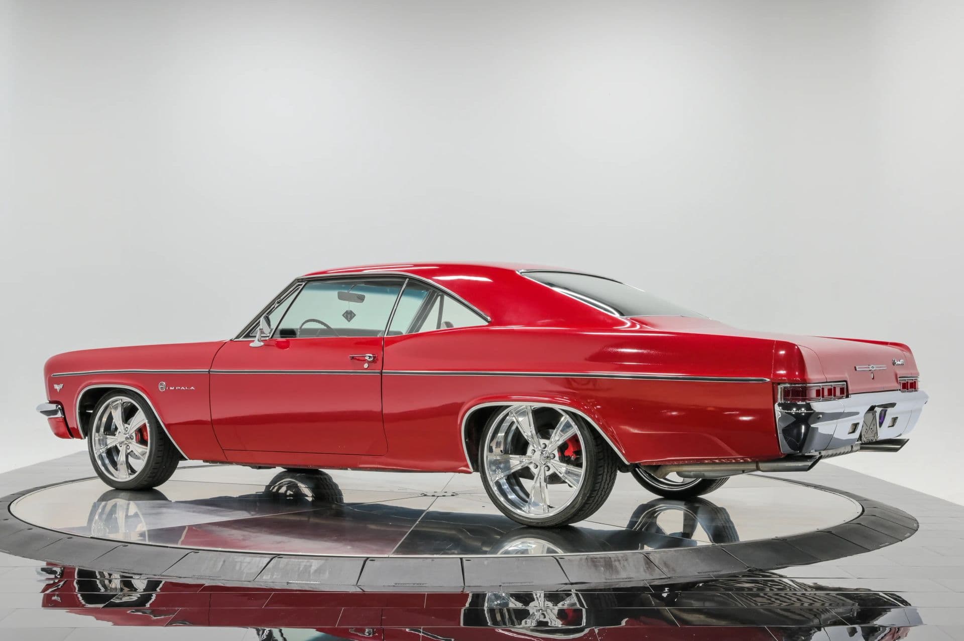 1966 Chevrolet Impala S - thumbnail 4