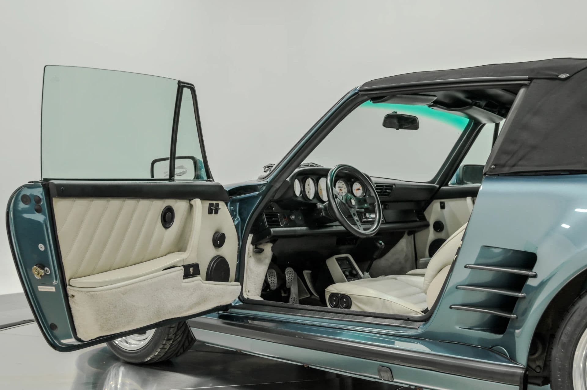 1987 Porsche 911 2D Cabriolet - thumbnail 33
