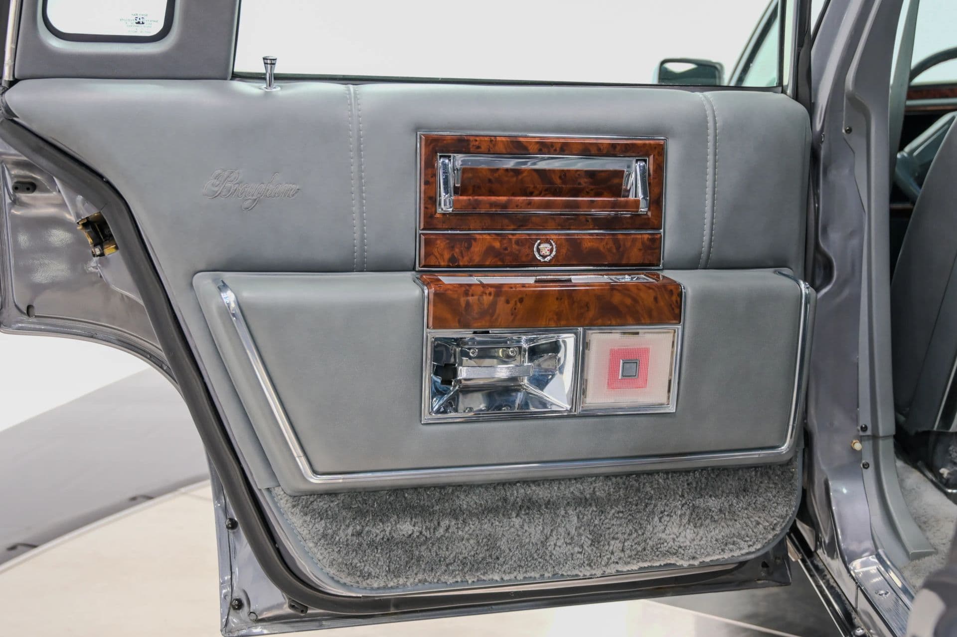 1991 Cadillac Brougham 4D Sedan RWD - thumbnail 32