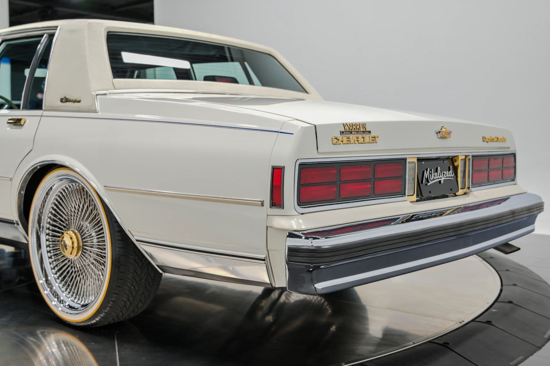 1989 Chevrolet Caprice Classic Brougham 4D Sedan - thumbnail 21