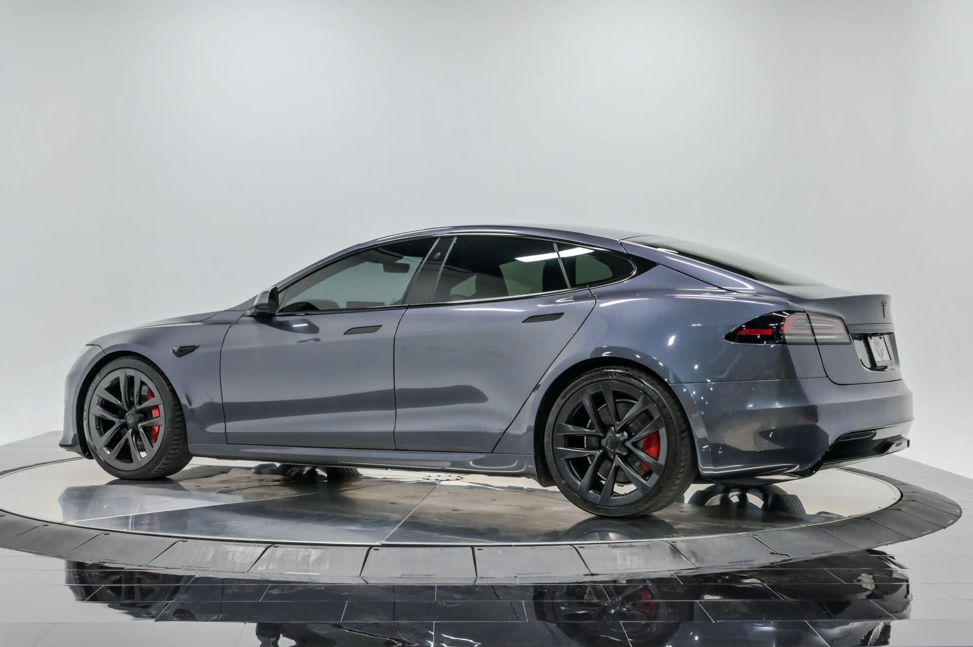 2022 Tesla Model S Plaid Sedan 4D - thumbnail 4