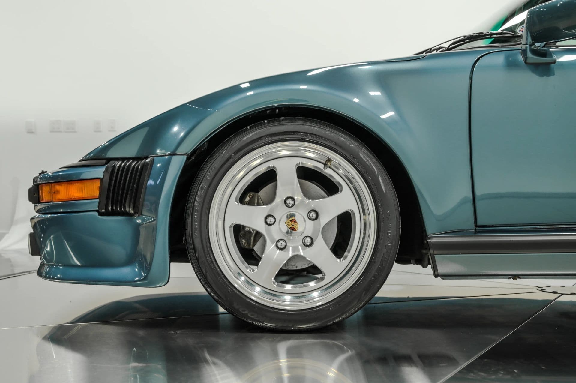 1987 Porsche 911 2D Cabriolet - thumbnail 21