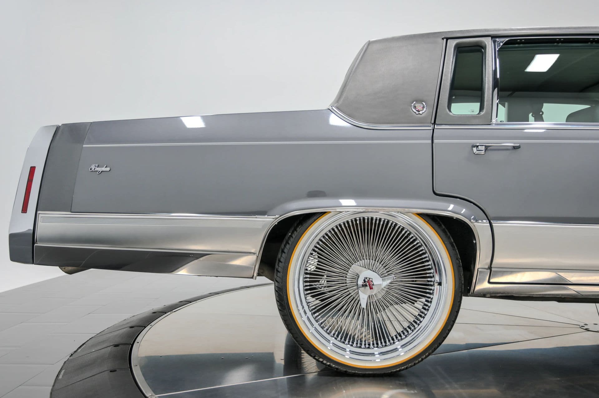 1991 Cadillac Brougham 4D Sedan RWD - thumbnail 24