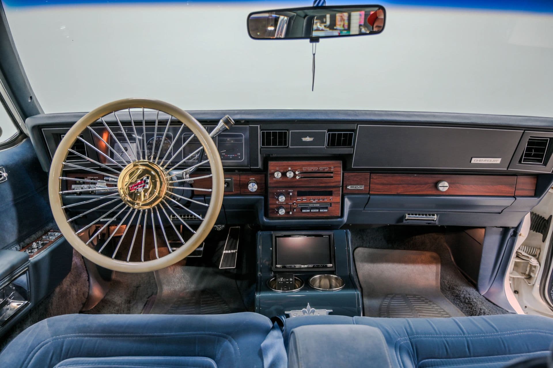 1989 Chevrolet Caprice Classic Brougham 4D Sedan - thumbnail 32