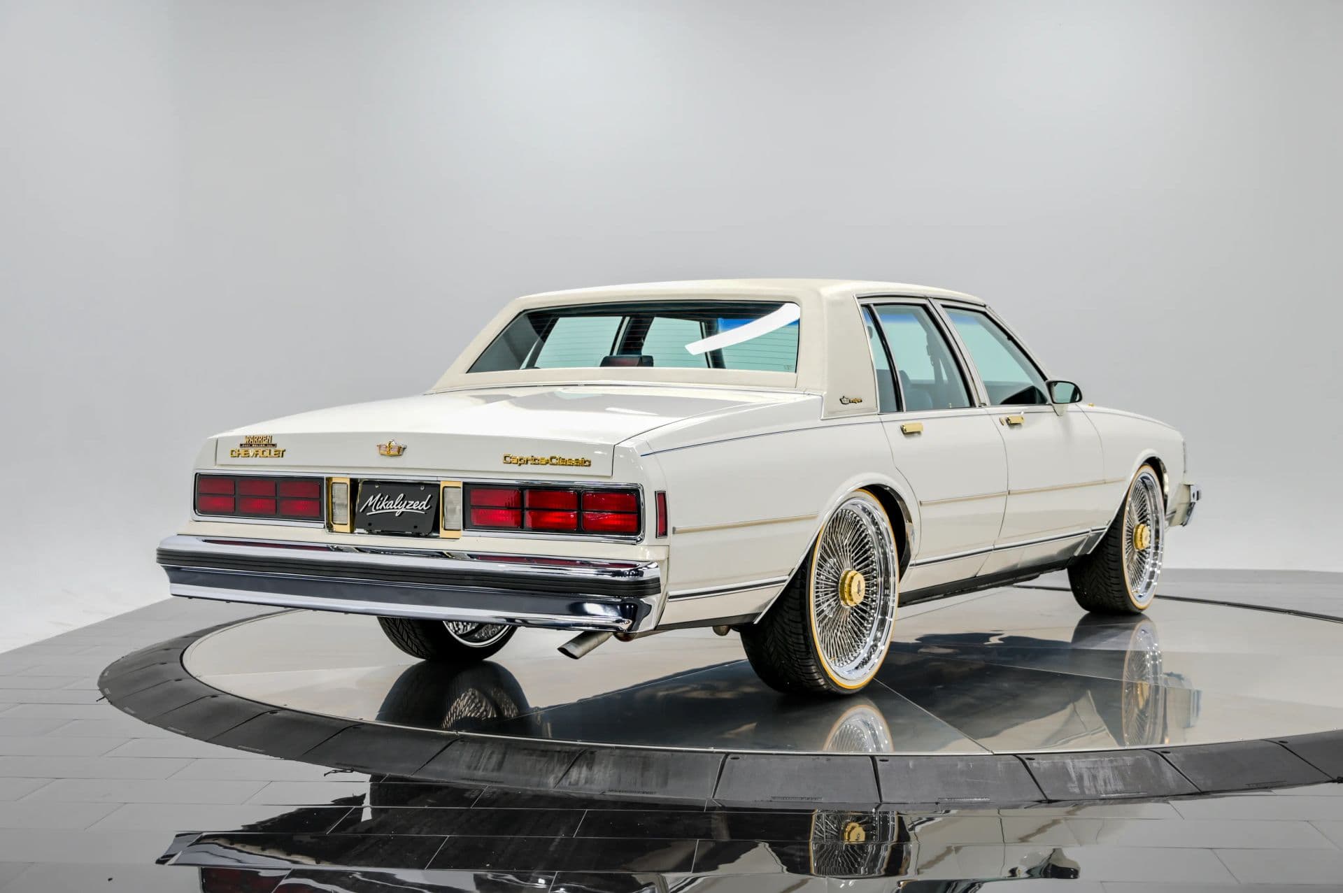 1989 Chevrolet Caprice Classic Brougham 4D Sedan - thumbnail 6