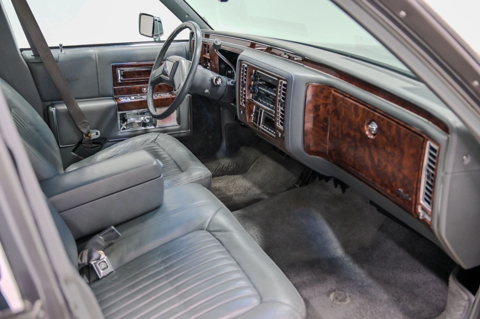1991 Cadillac Brougham 4D Sedan RWD - thumbnail 36