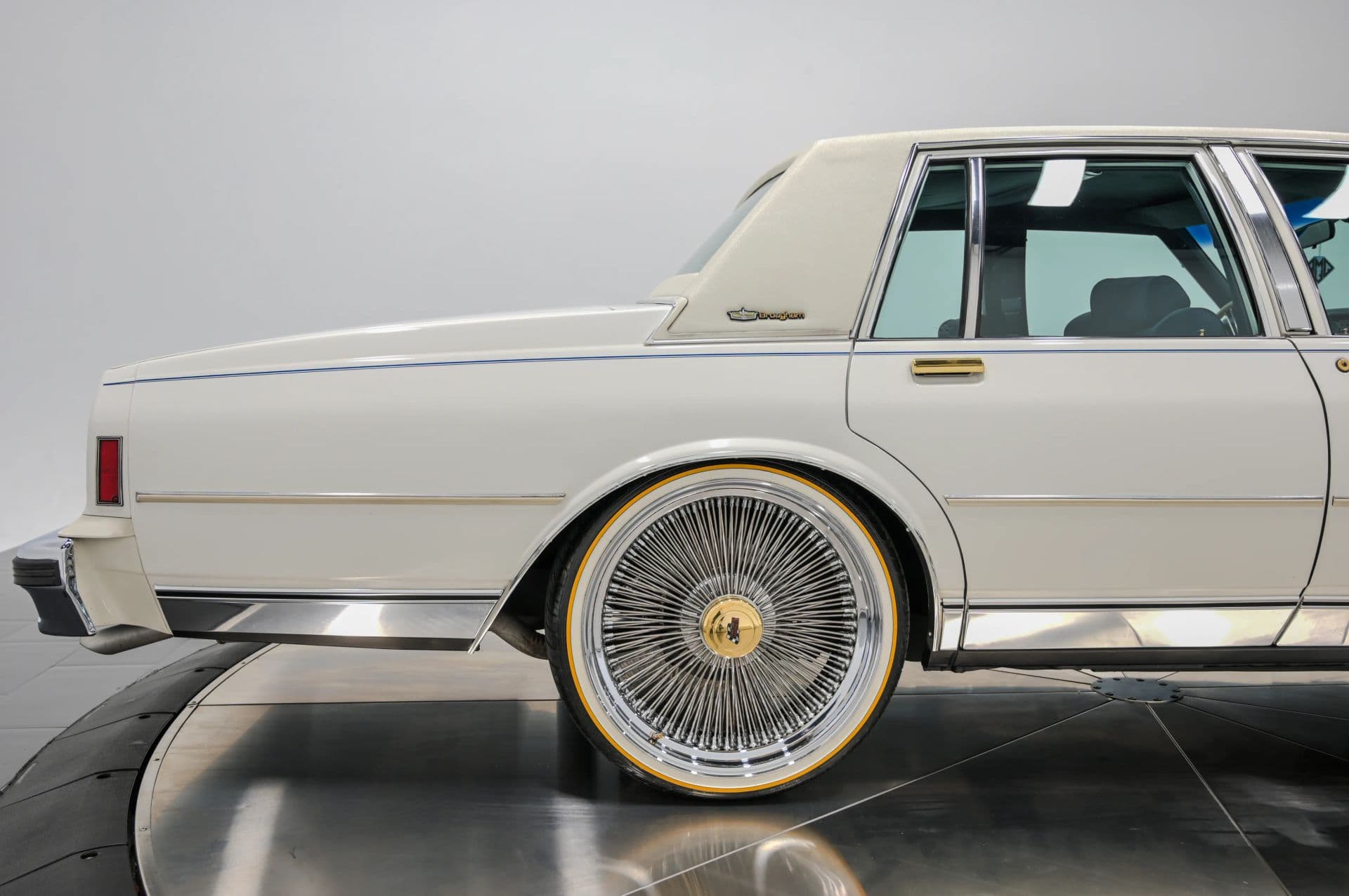 1989 Chevrolet Caprice Classic Brougham 4D Sedan - thumbnail 23