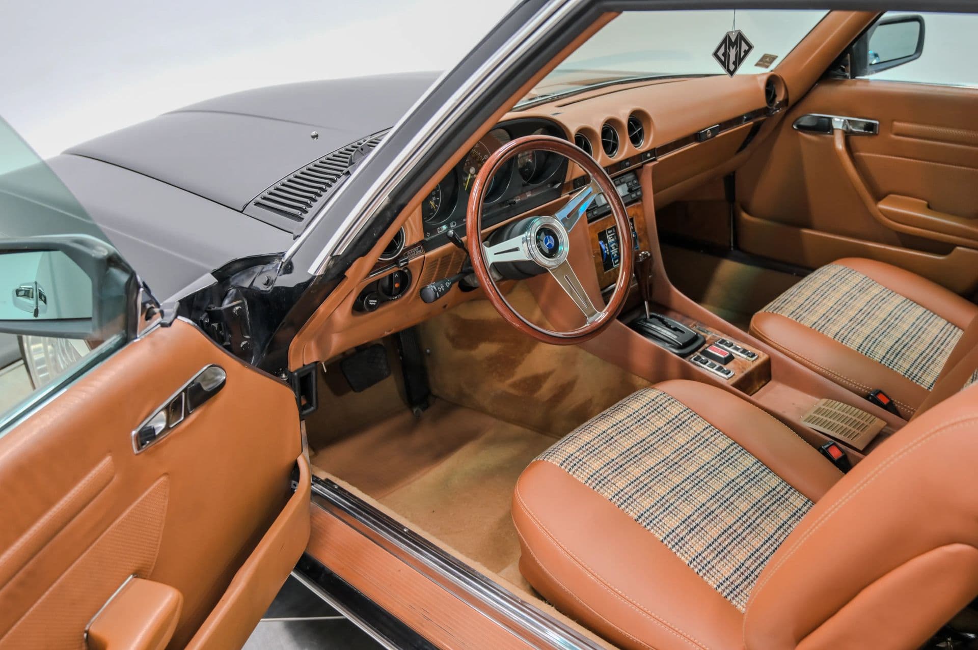 1979 Mercedes SLC - thumbnail 29
