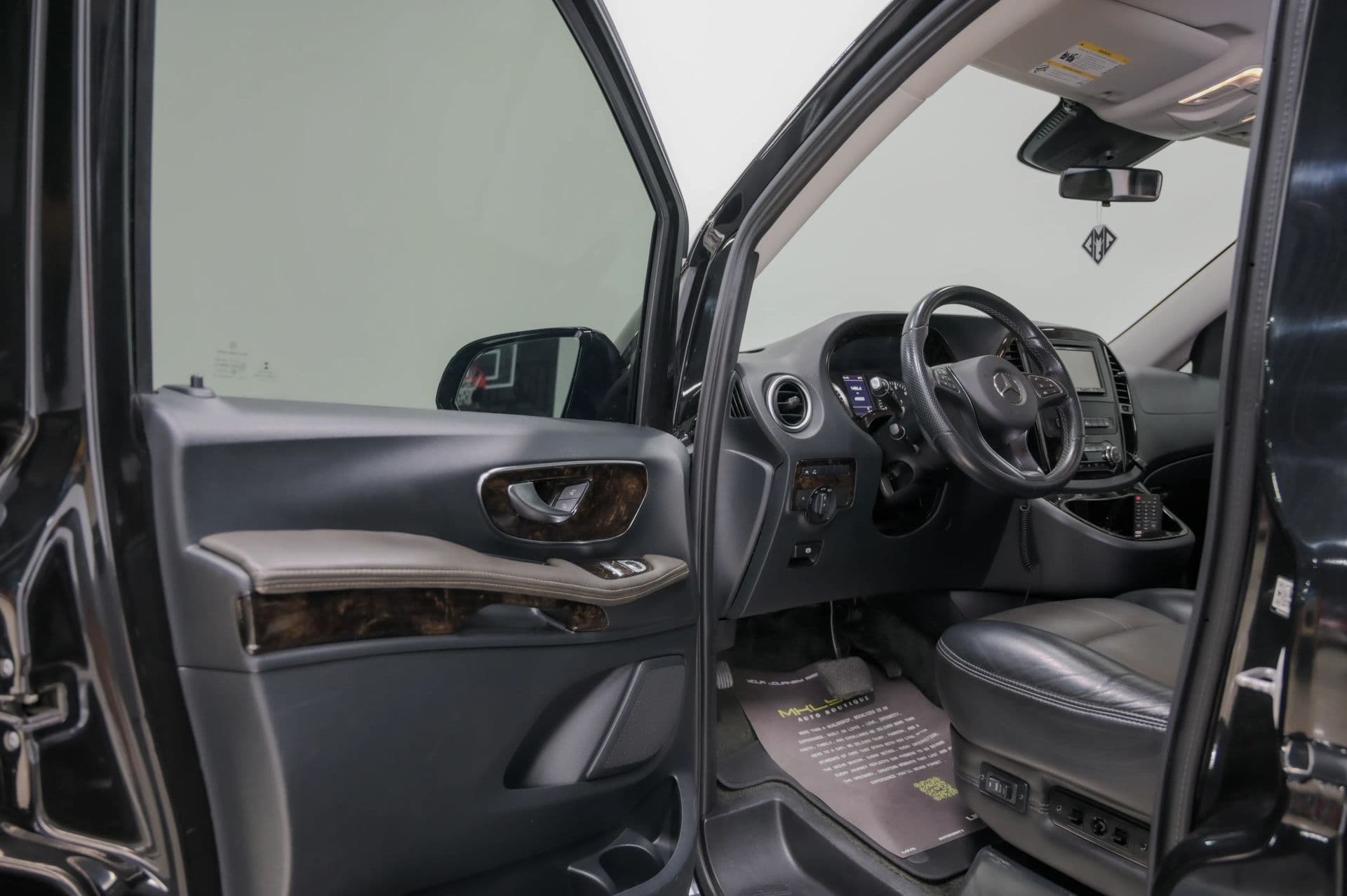 2018 Mercedes-Benz Metris Passenger Van 4D - thumbnail 35