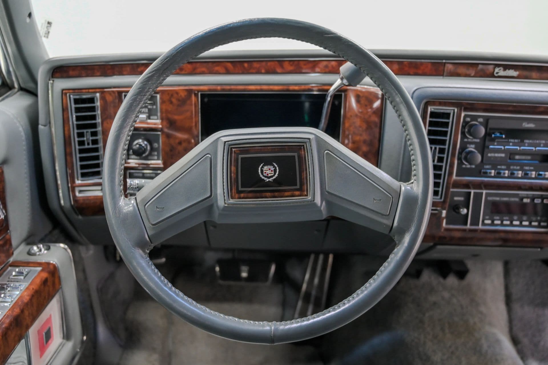 1991 Cadillac Brougham 4D Sedan RWD - thumbnail 39