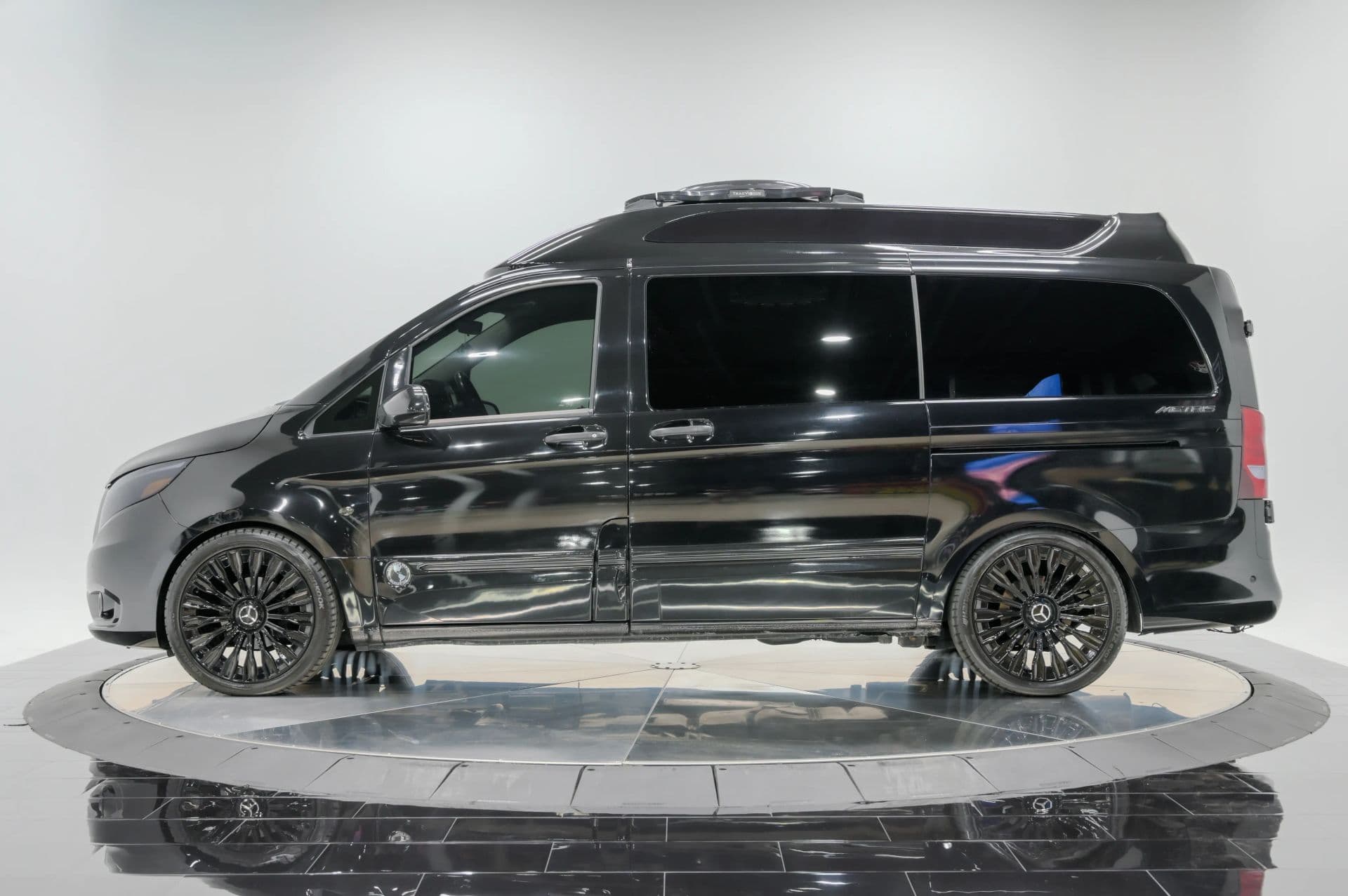 2018 Mercedes-Benz Metris Passenger Van 4D - thumbnail 3