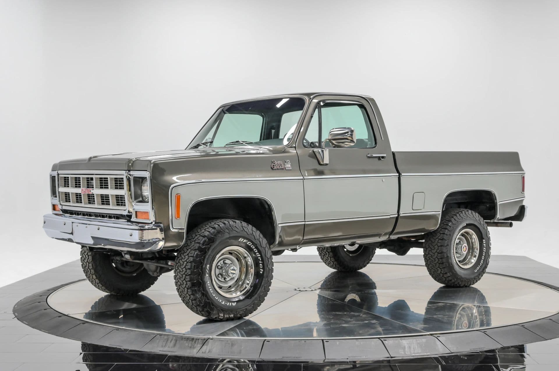 1979 GMC Sierra Grande Pick Up - thumbnail 2