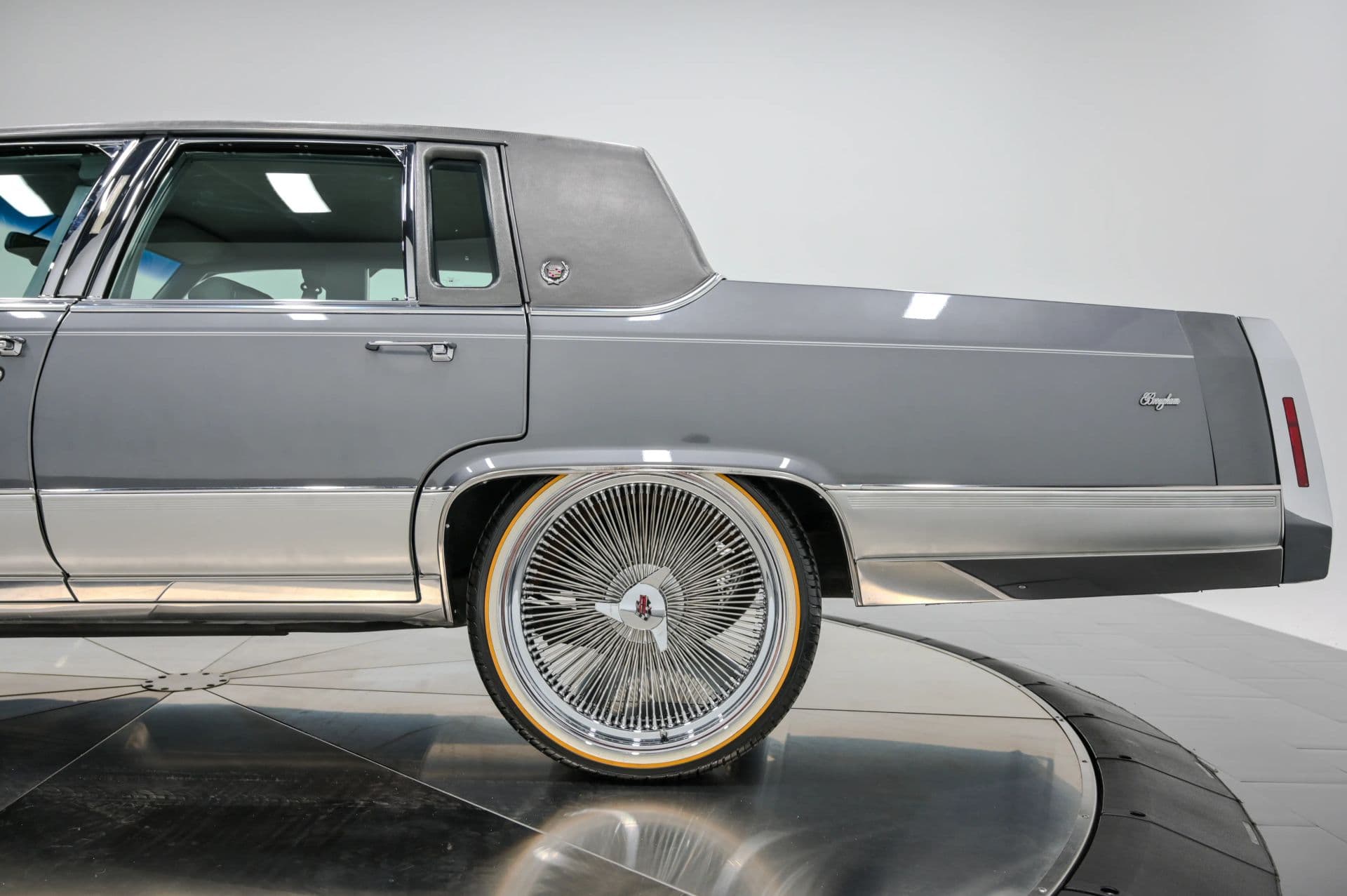 1991 Cadillac Brougham 4D Sedan RWD - thumbnail 20
