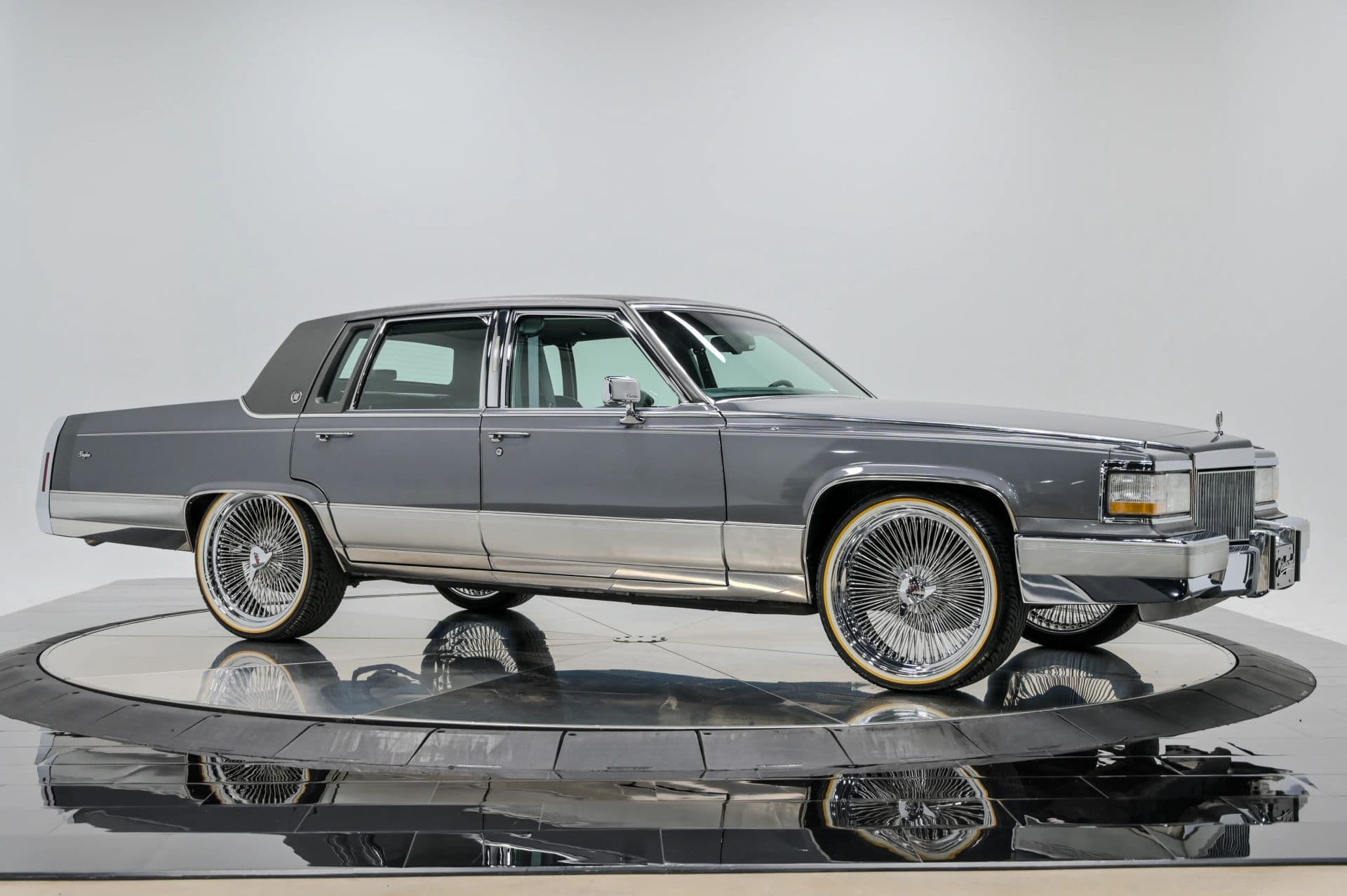 1991 Cadillac Brougham 4D Sedan RWD - thumbnail 10