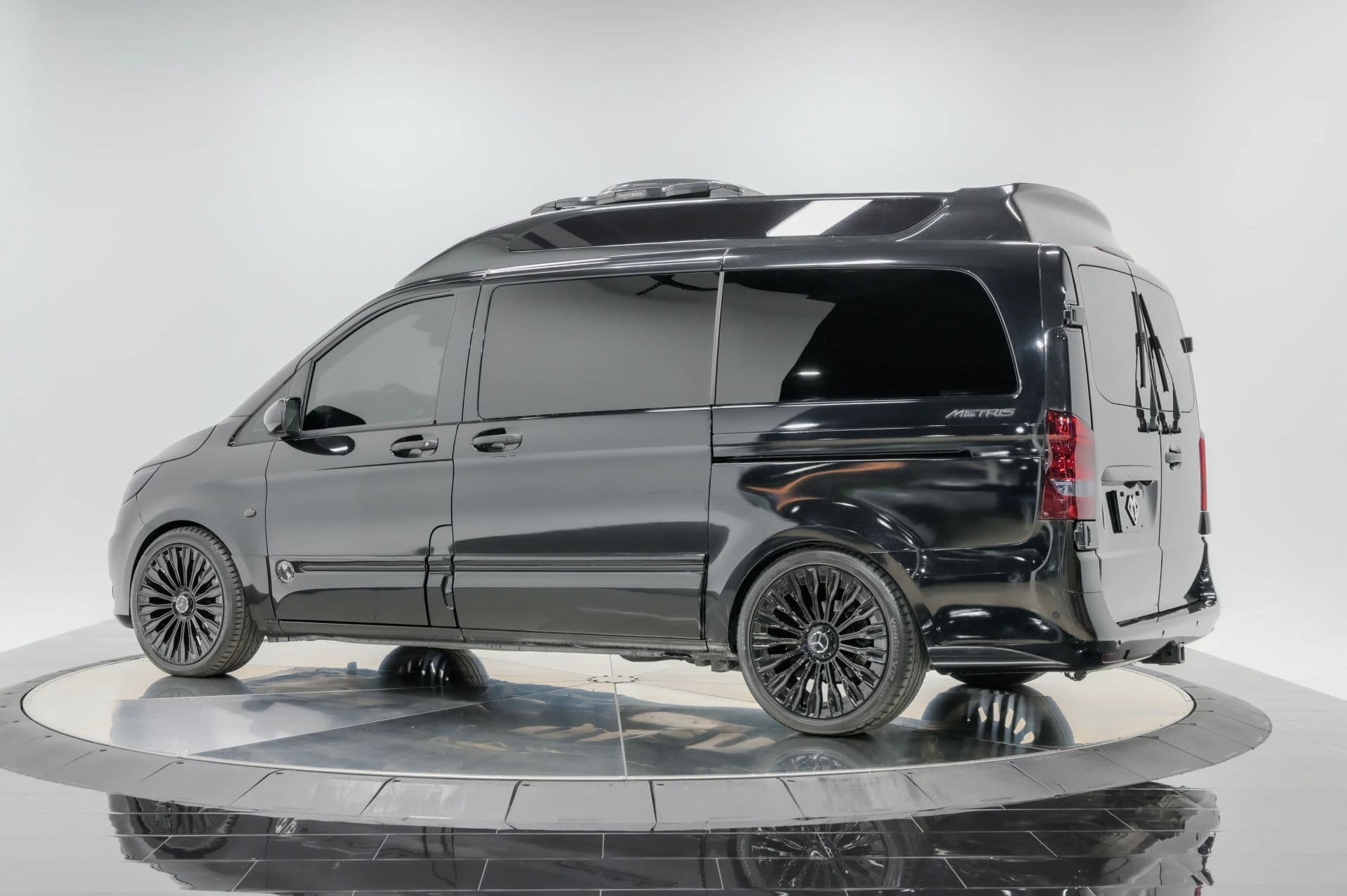 2018 Mercedes-Benz Metris Passenger Van 4D - thumbnail 4